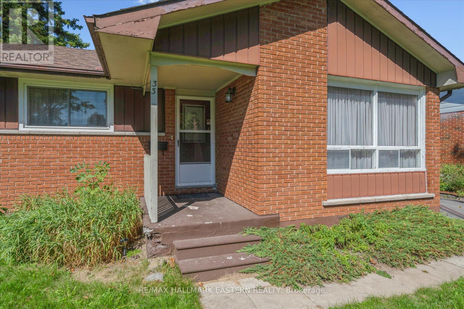 33 Springbrook Drive, Peterborough (Monaghan Ward 2), Ontario  K9J 1L3 - Photo 6 - X12410518