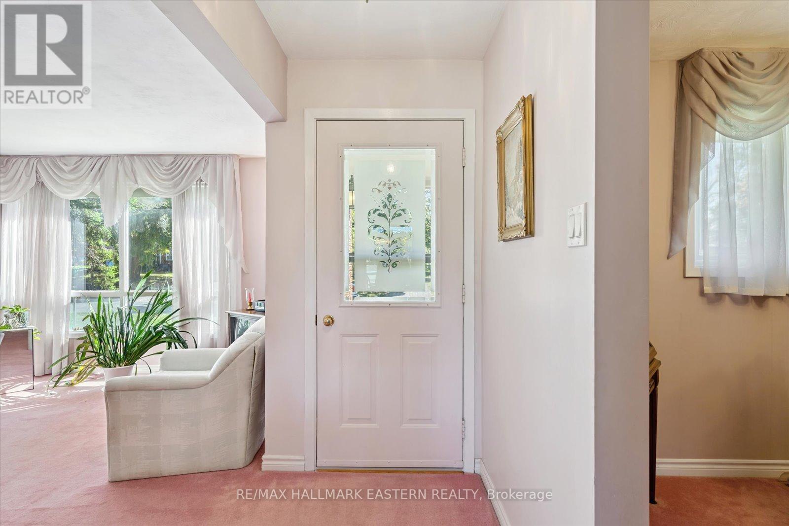 33 Springbrook Drive, Peterborough (Monaghan Ward 2), Ontario  K9J 1L3 - Photo 7 - X12410518