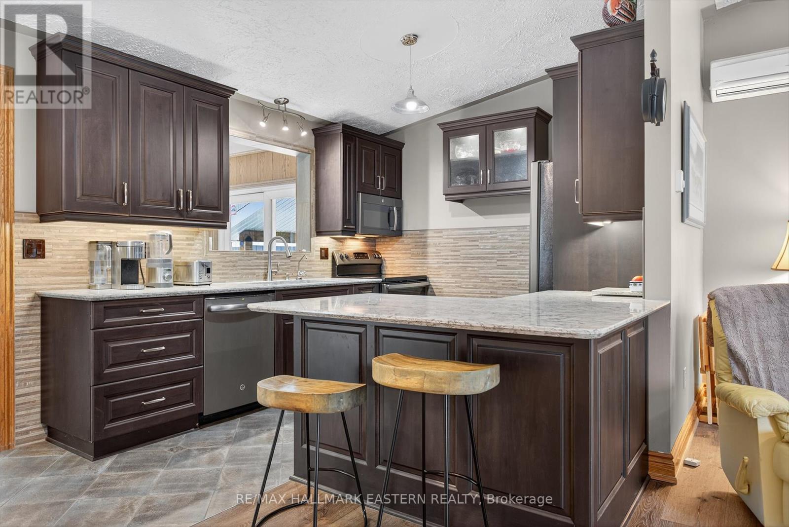 97 Sugarbush Boulevard, Trent Lakes, Ontario  K0L 1J0 - Photo 8 - X12410532