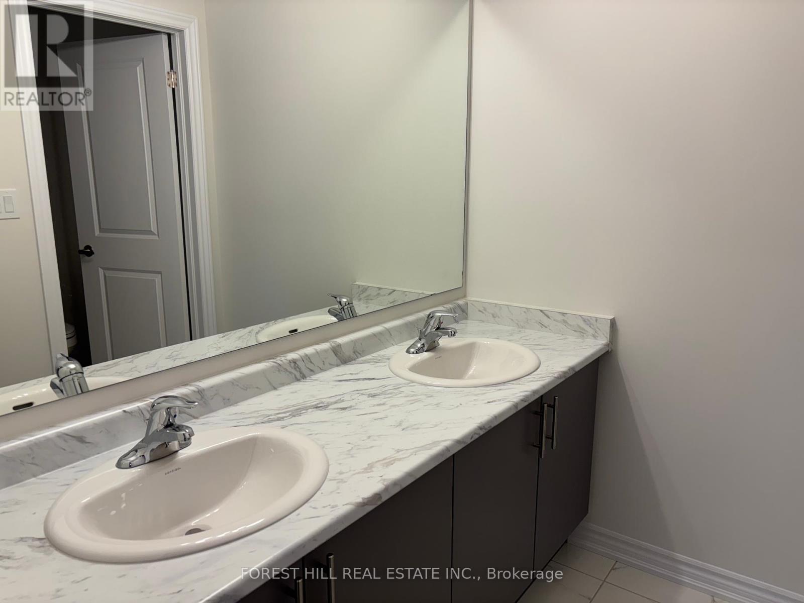 57 Hickey Lane, Kawartha Lakes (Lindsay), Ontario  K9V 5V5 - Photo 16 - X12410474