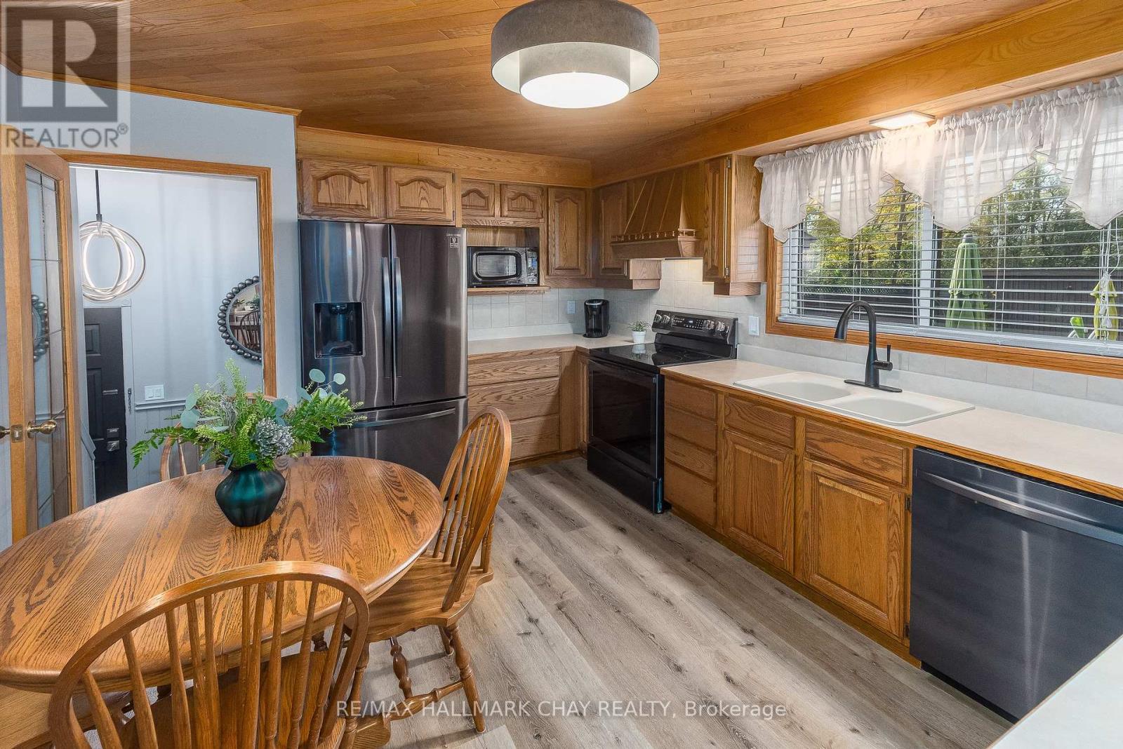 1009 Fairbairn Street, Peterborough (Monaghan Ward 2), Ontario  K9K 1C1 - Photo 11 - X12410719