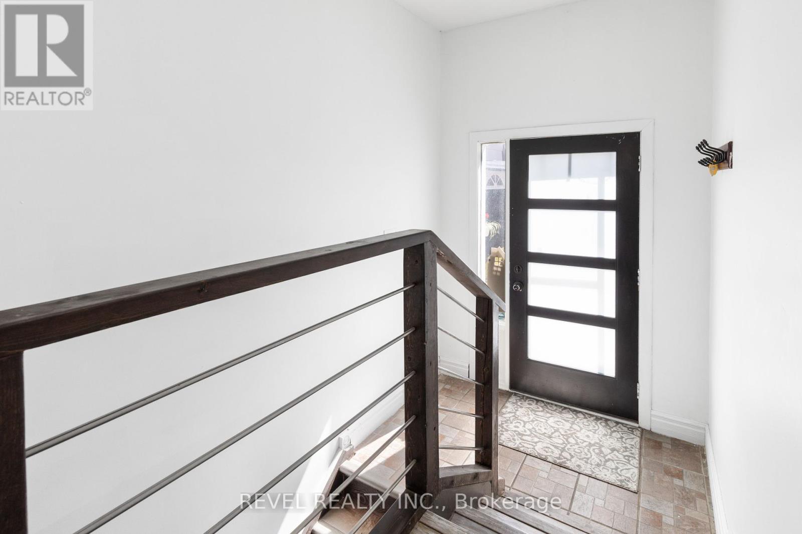 80 St Patrick Street, Kawartha Lakes (Lindsay), Ontario  K9V 1R5 - Photo 3 - X12410957