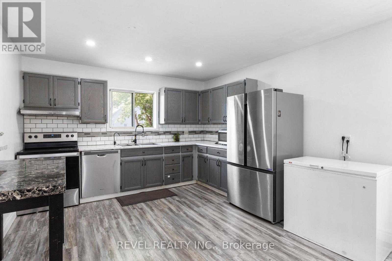 80 St Patrick Street, Kawartha Lakes (Lindsay), Ontario  K9V 1R5 - Photo 4 - X12410957