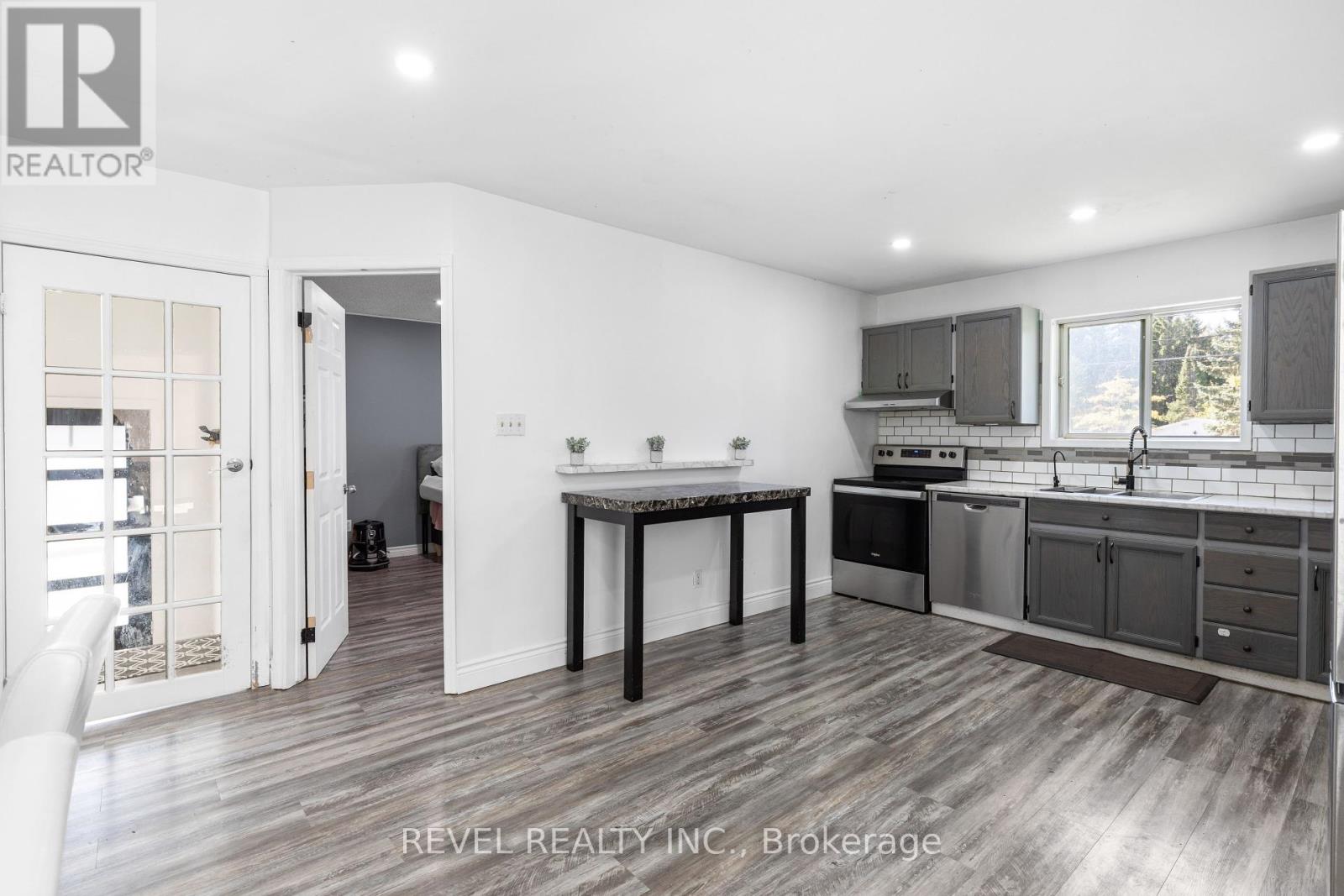 80 St Patrick Street, Kawartha Lakes (Lindsay), Ontario  K9V 1R5 - Photo 6 - X12410957