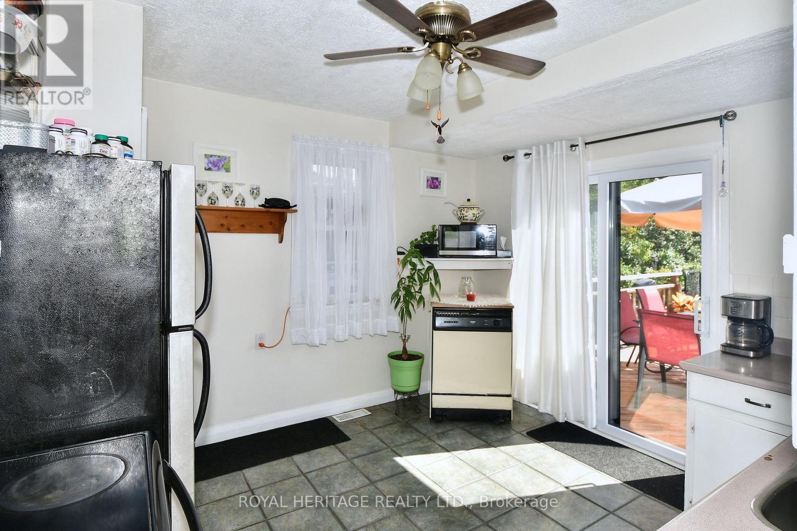 245 King George Street, Peterborough (Otonabee Ward 1), Ontario  K9J 1R7 - Photo 10 - X12411182