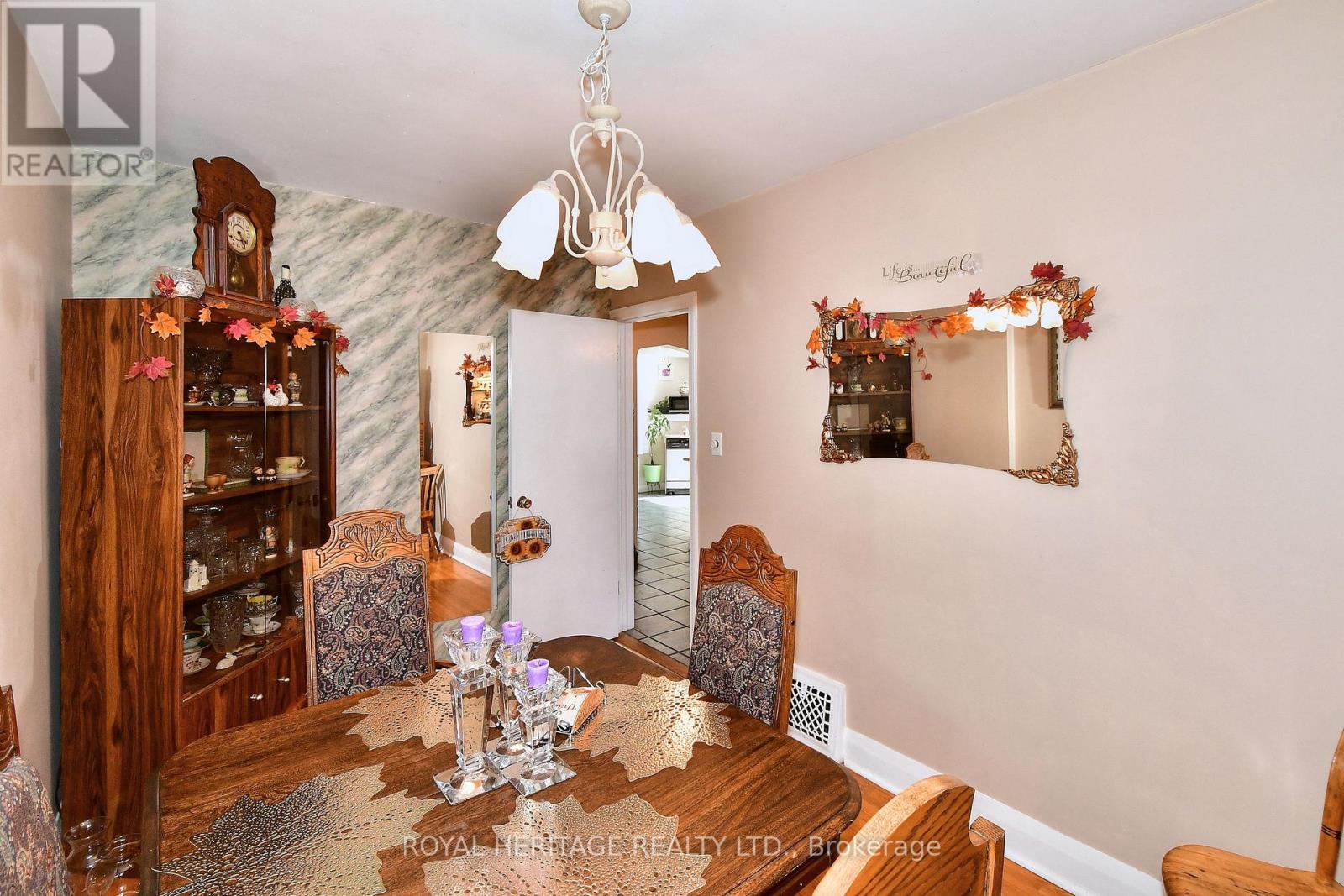 245 King George Street, Peterborough (Otonabee Ward 1), Ontario  K9J 1R7 - Photo 13 - X12411182