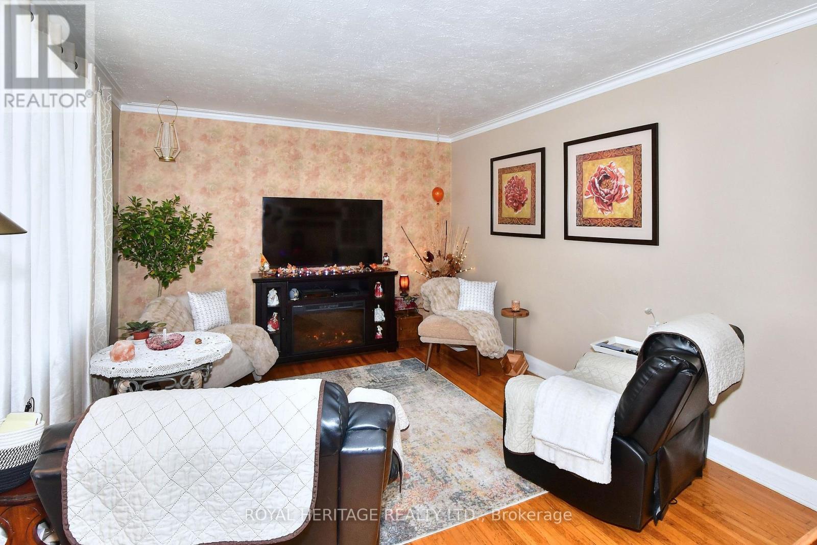 245 King George Street, Peterborough (Otonabee Ward 1), Ontario  K9J 1R7 - Photo 7 - X12411182