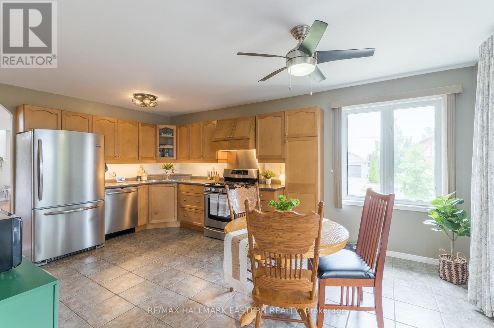 1912 Giles Avenue, Peterborough (Monaghan Ward 2), Ontario  K9K 2P3 - Photo 14 - X12411245