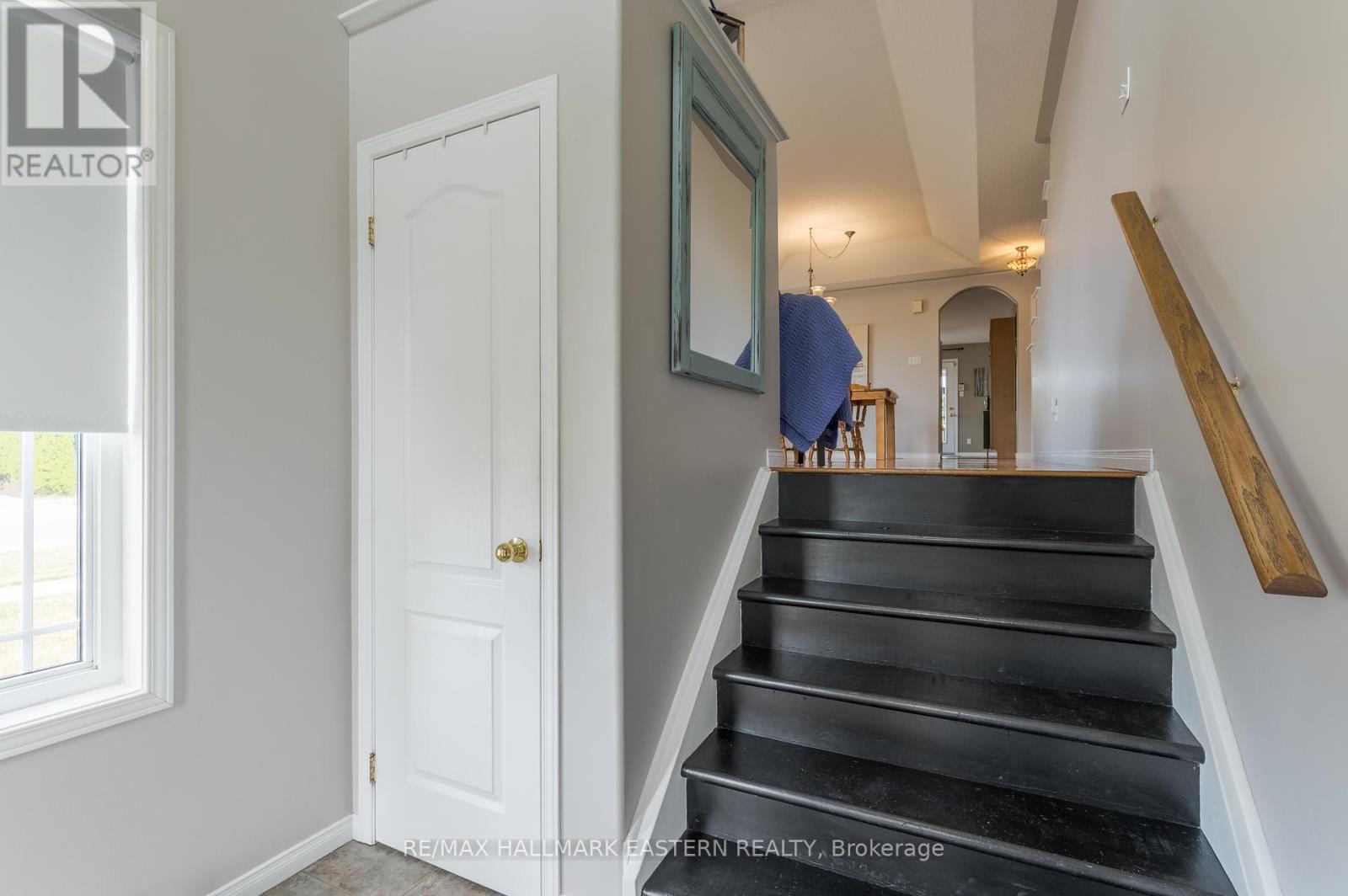 1912 Giles Avenue, Peterborough (Monaghan Ward 2), Ontario  K9K 2P3 - Photo 6 - X12411245