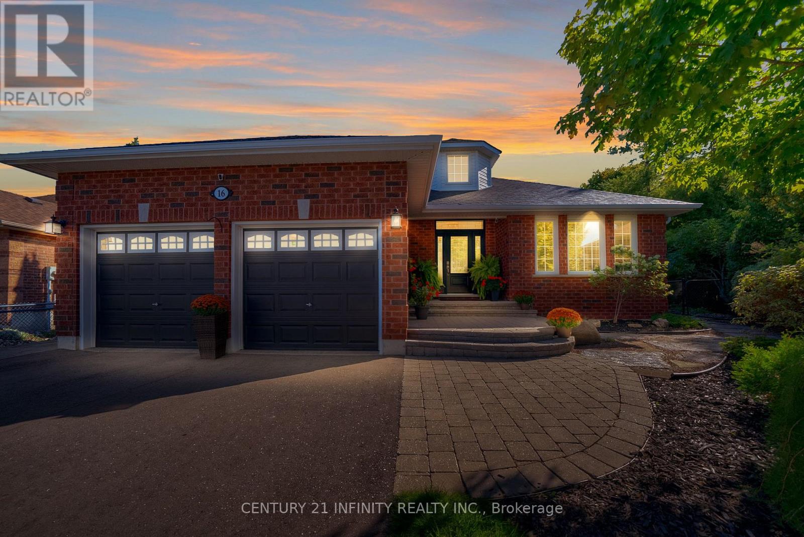 16 LORI BOULEVARD, kawartha lakes (lindsay), Ontario