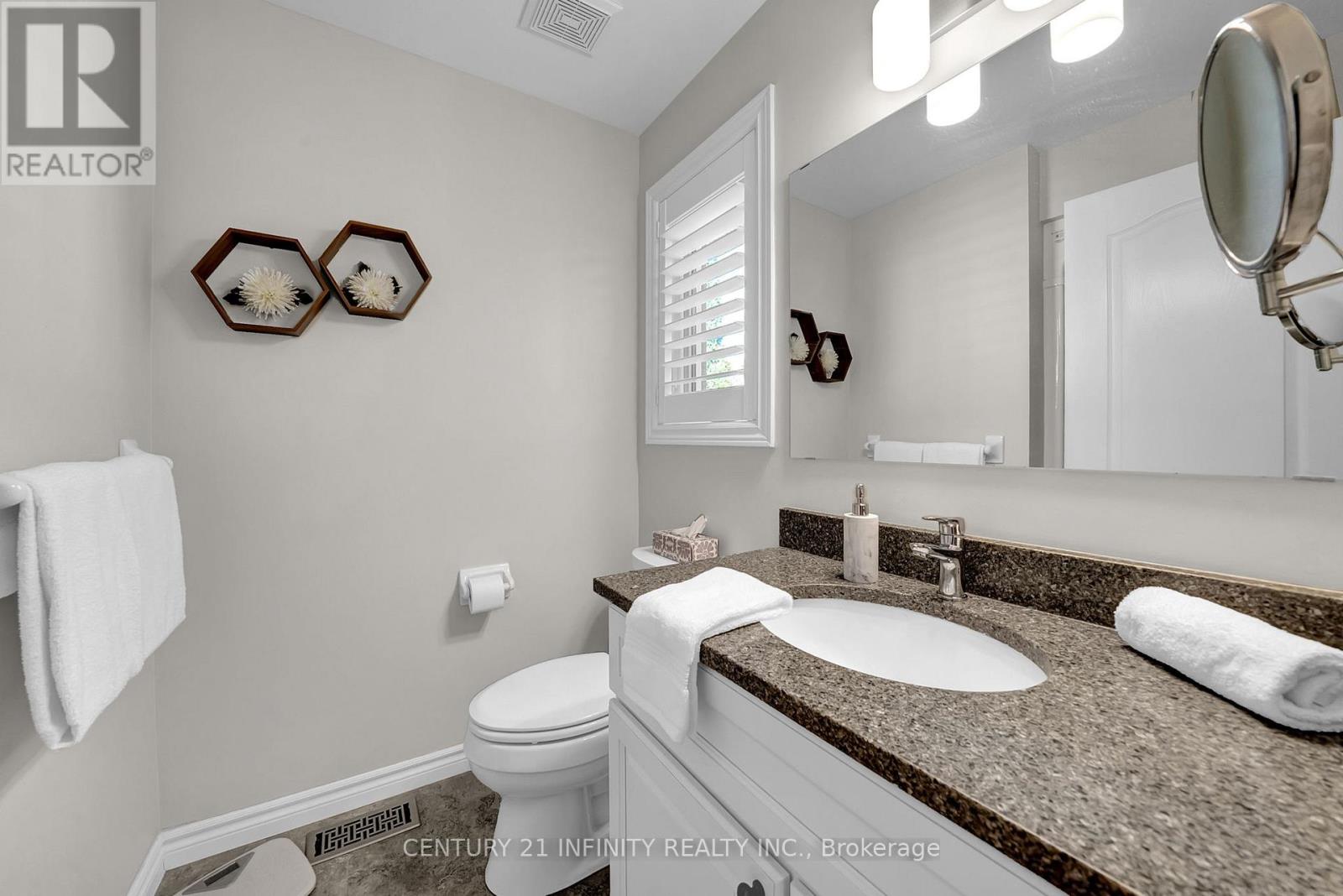 16 Lori Boulevard, Kawartha Lakes (Lindsay), Ontario  K9V 6B6 - Photo 14 - X12411340