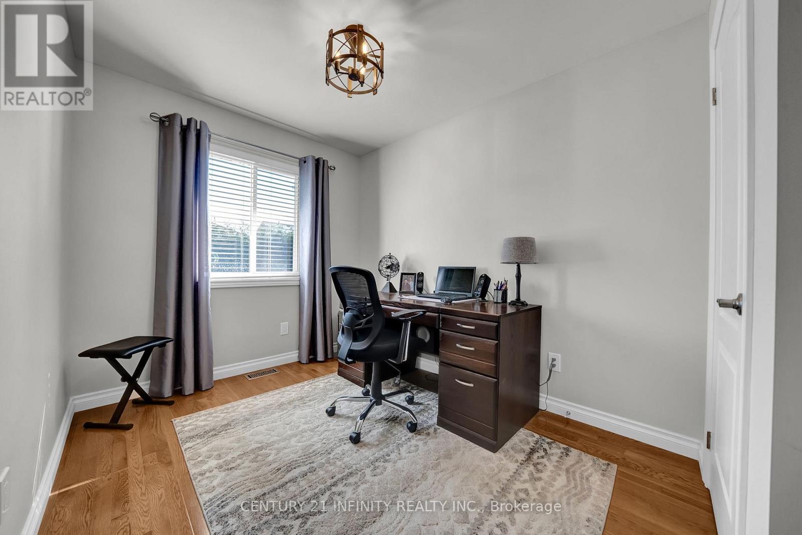 16 Lori Boulevard, Kawartha Lakes (Lindsay), Ontario  K9V 6B6 - Photo 16 - X12411340
