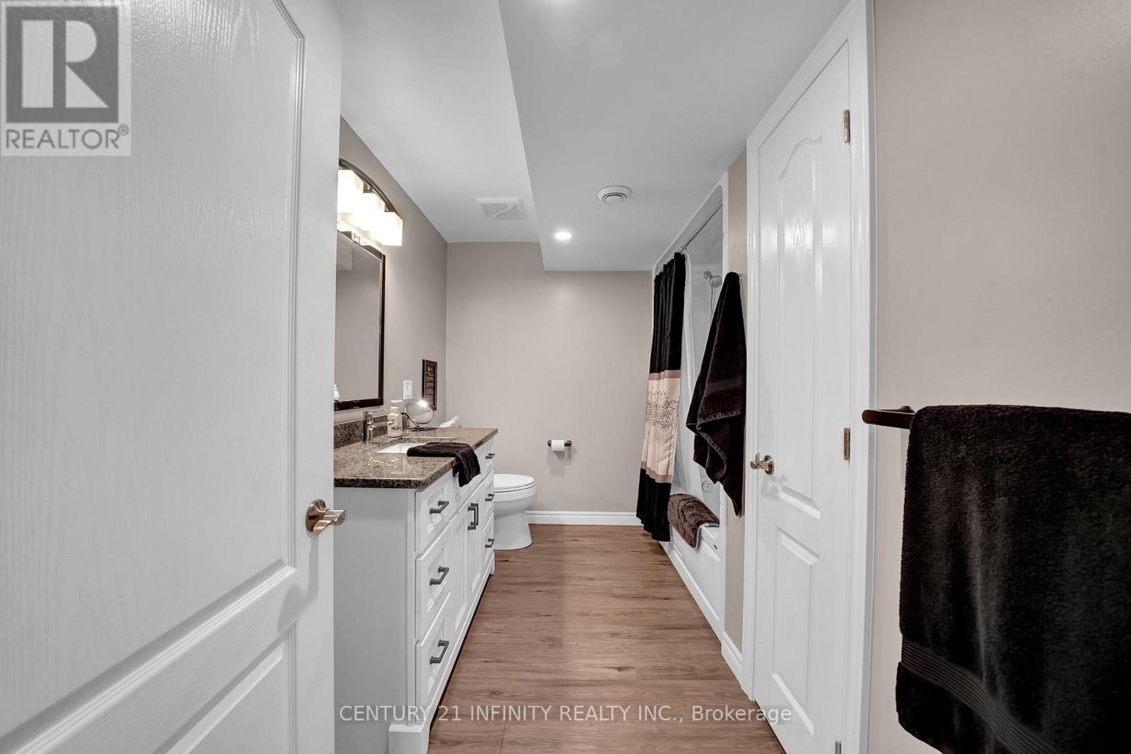 16 Lori Boulevard, Kawartha Lakes (Lindsay), Ontario  K9V 6B6 - Photo 27 - X12411340