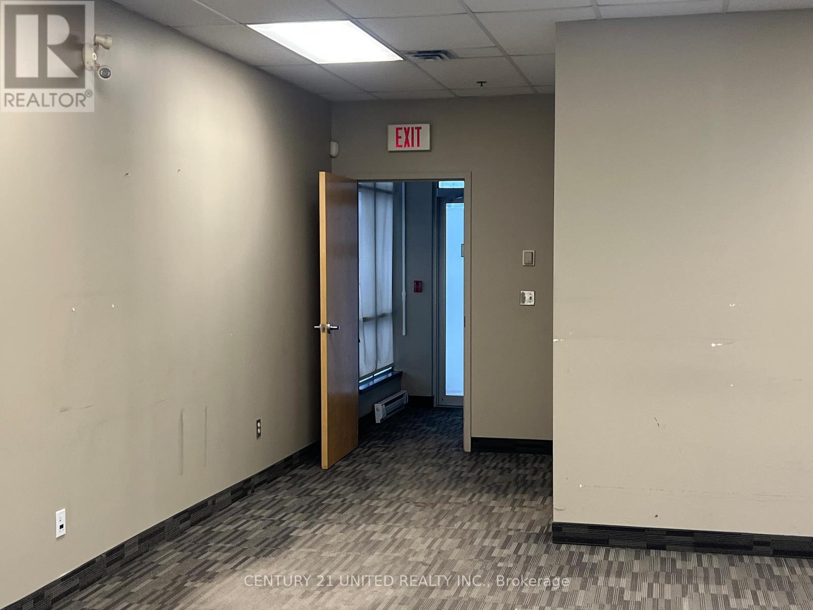 99 Simcoe Street, Peterborough (Town Ward 3), Ontario  K9H 2H3 - Photo 8 - X12411503