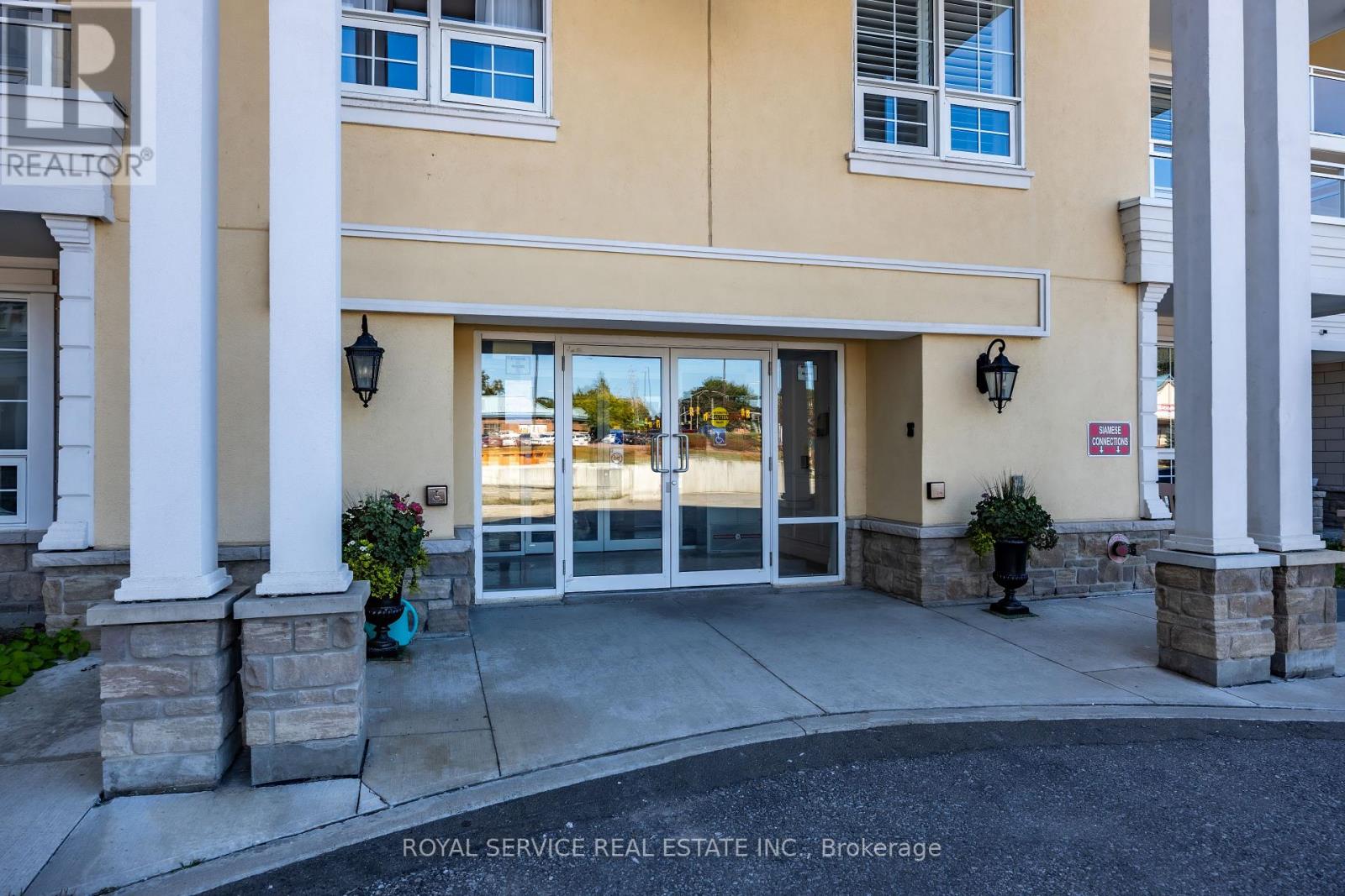 220 - 21 Brookhouse Drive, Clarington (Newcastle), Ontario  L1B 1N8 - Photo 4 - E12412289