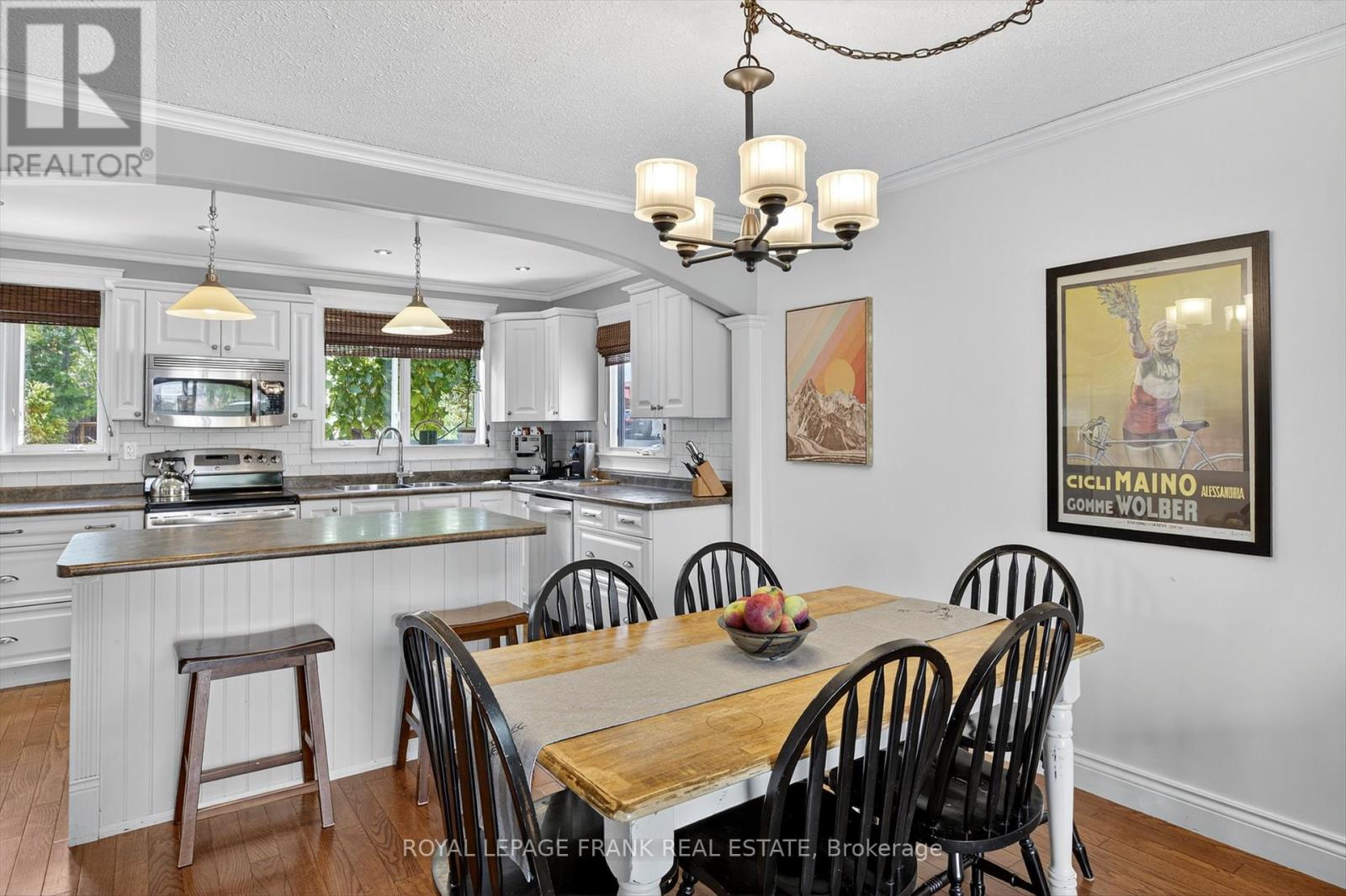 948 Golfview Road, Peterborough (Otonabee Ward 1), Ontario  K9J 7W4 - Photo 10 - X12412318