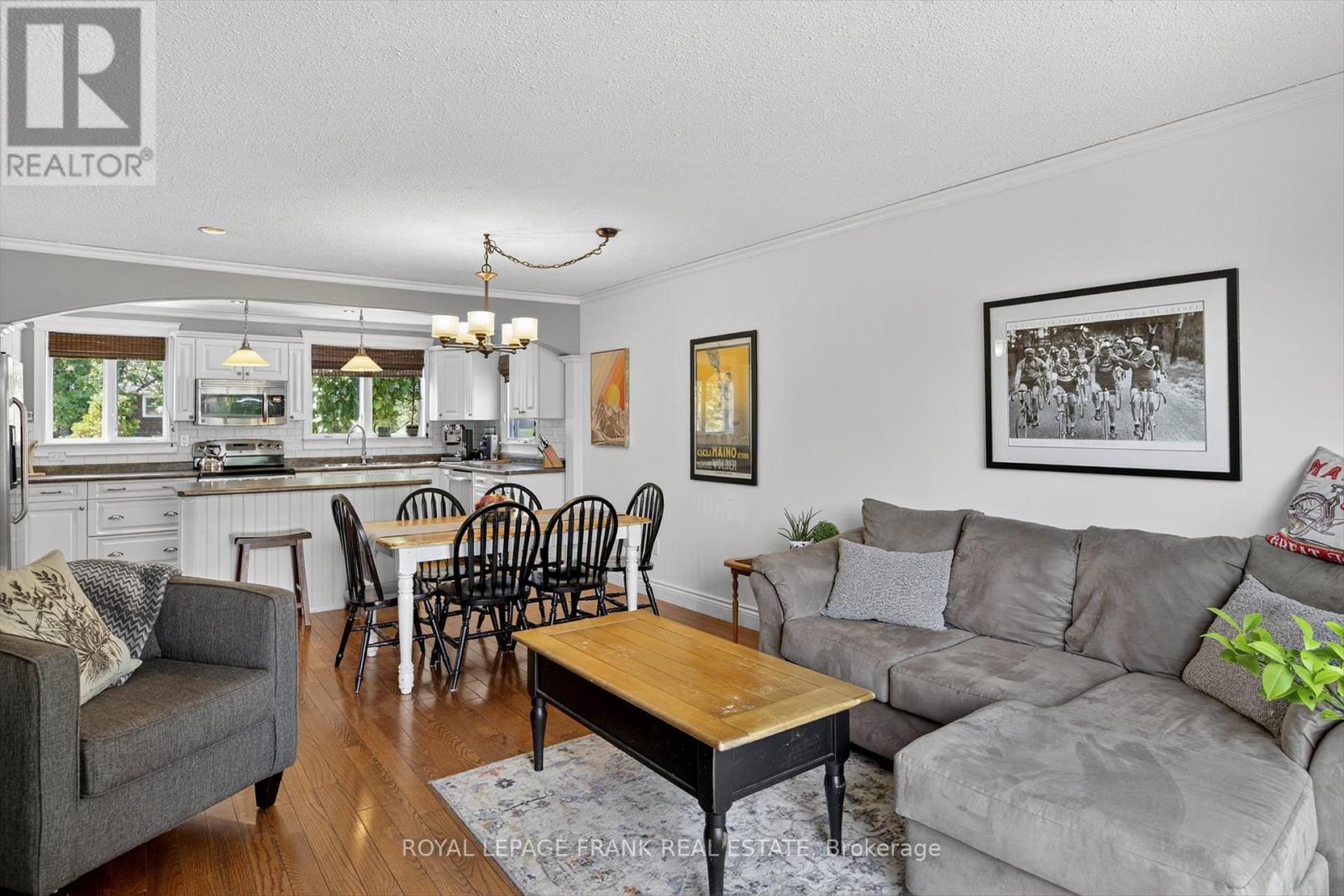 948 Golfview Road, Peterborough (Otonabee Ward 1), Ontario  K9J 7W4 - Photo 13 - X12412318