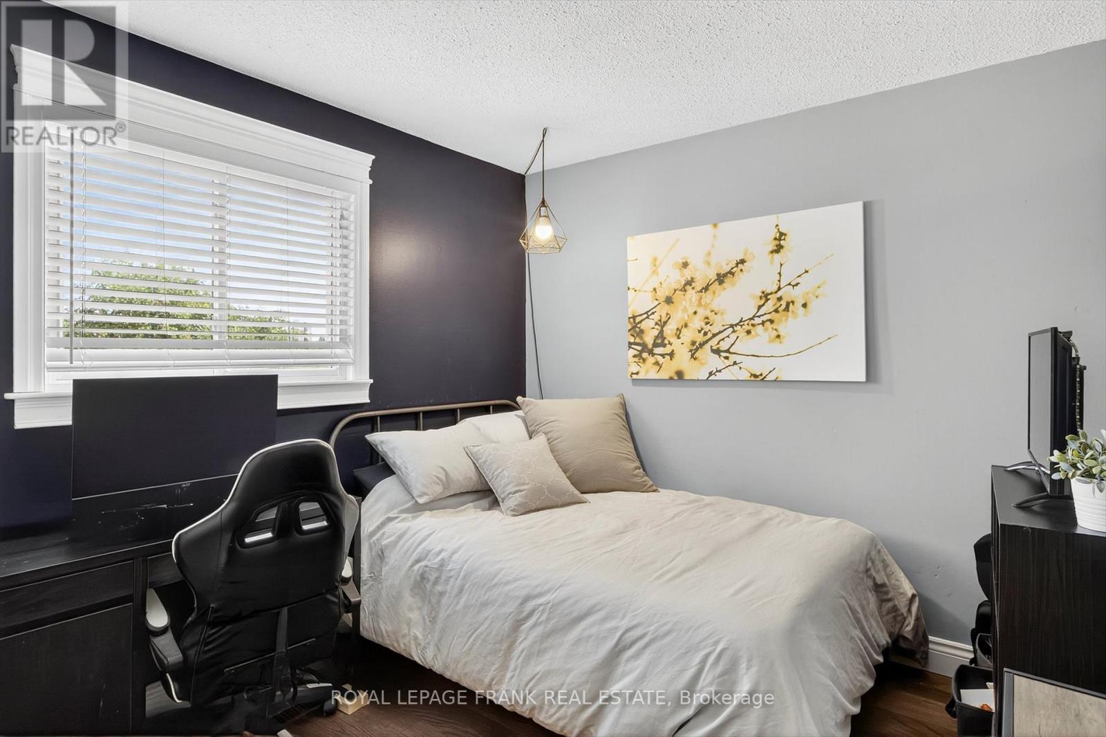 948 Golfview Road, Peterborough (Otonabee Ward 1), Ontario  K9J 7W4 - Photo 17 - X12412318