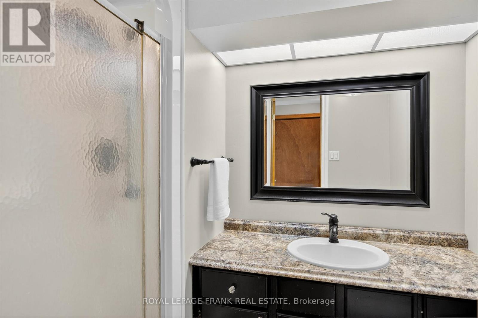948 Golfview Road, Peterborough (Otonabee Ward 1), Ontario  K9J 7W4 - Photo 28 - X12412318