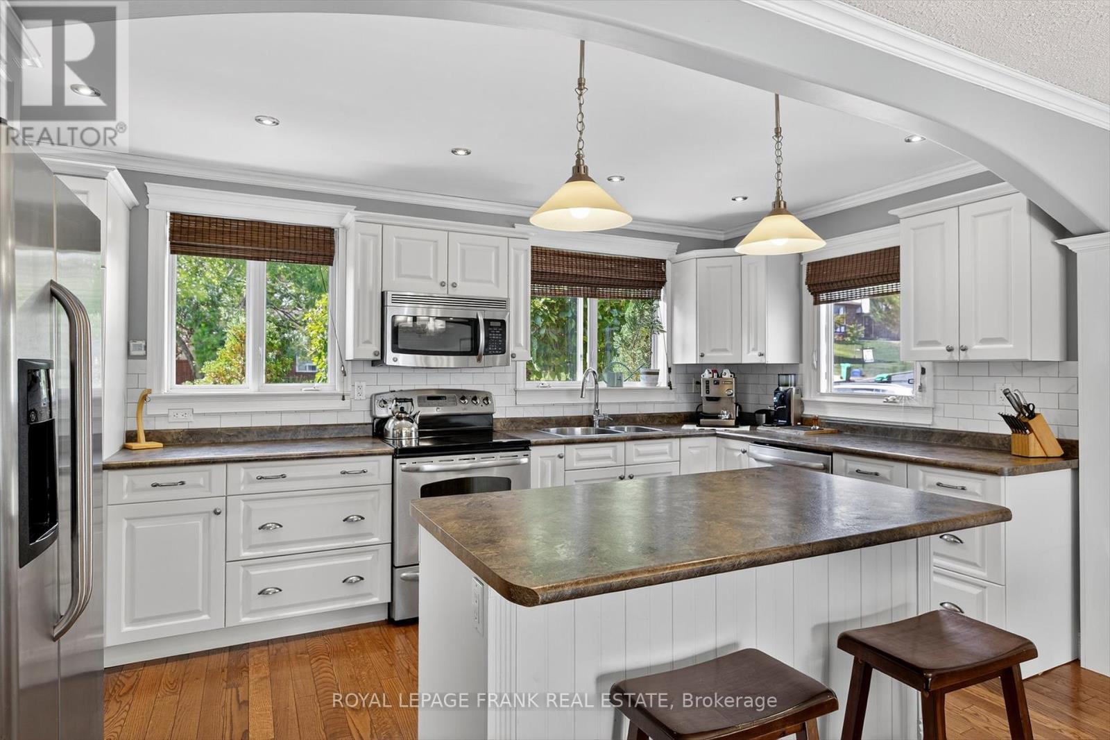 948 Golfview Road, Peterborough (Otonabee Ward 1), Ontario  K9J 7W4 - Photo 6 - X12412318