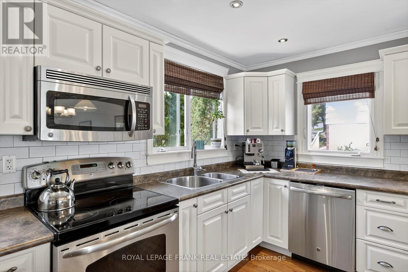 948 Golfview Road, Peterborough (Otonabee Ward 1), Ontario  K9J 7W4 - Photo 7 - X12412318