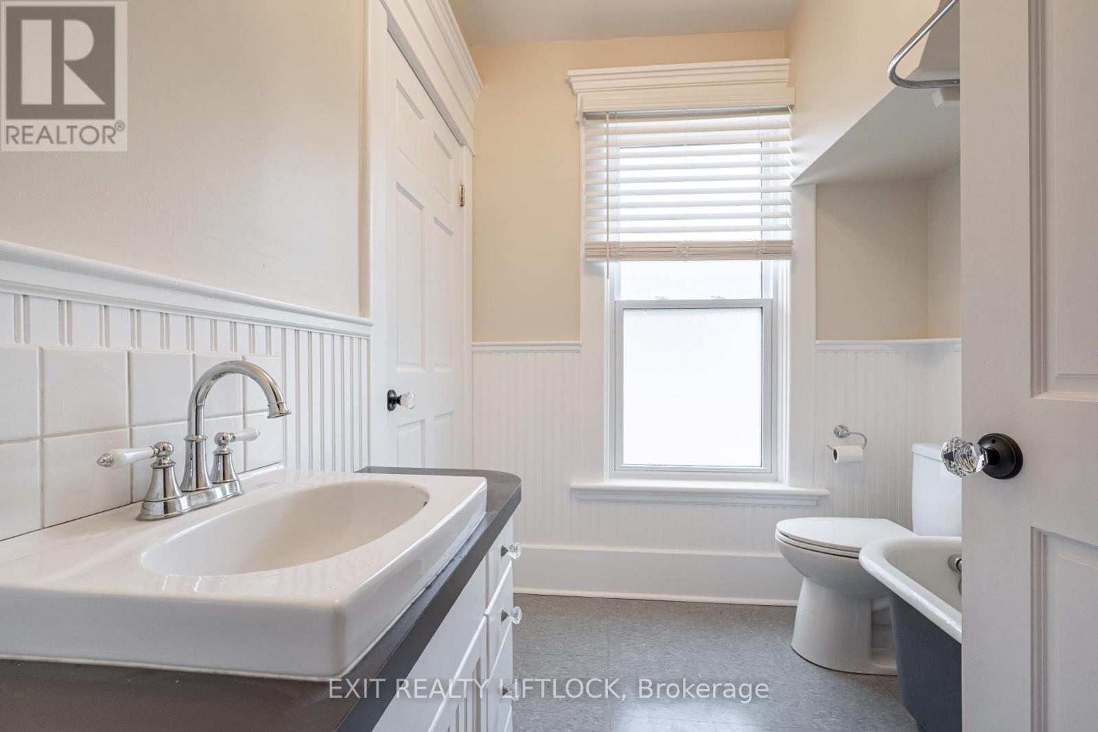 141 Hunter Street E, Peterborough (Ashburnham Ward 4), Ontario  K9H 1G7 - Photo 13 - X12412513
