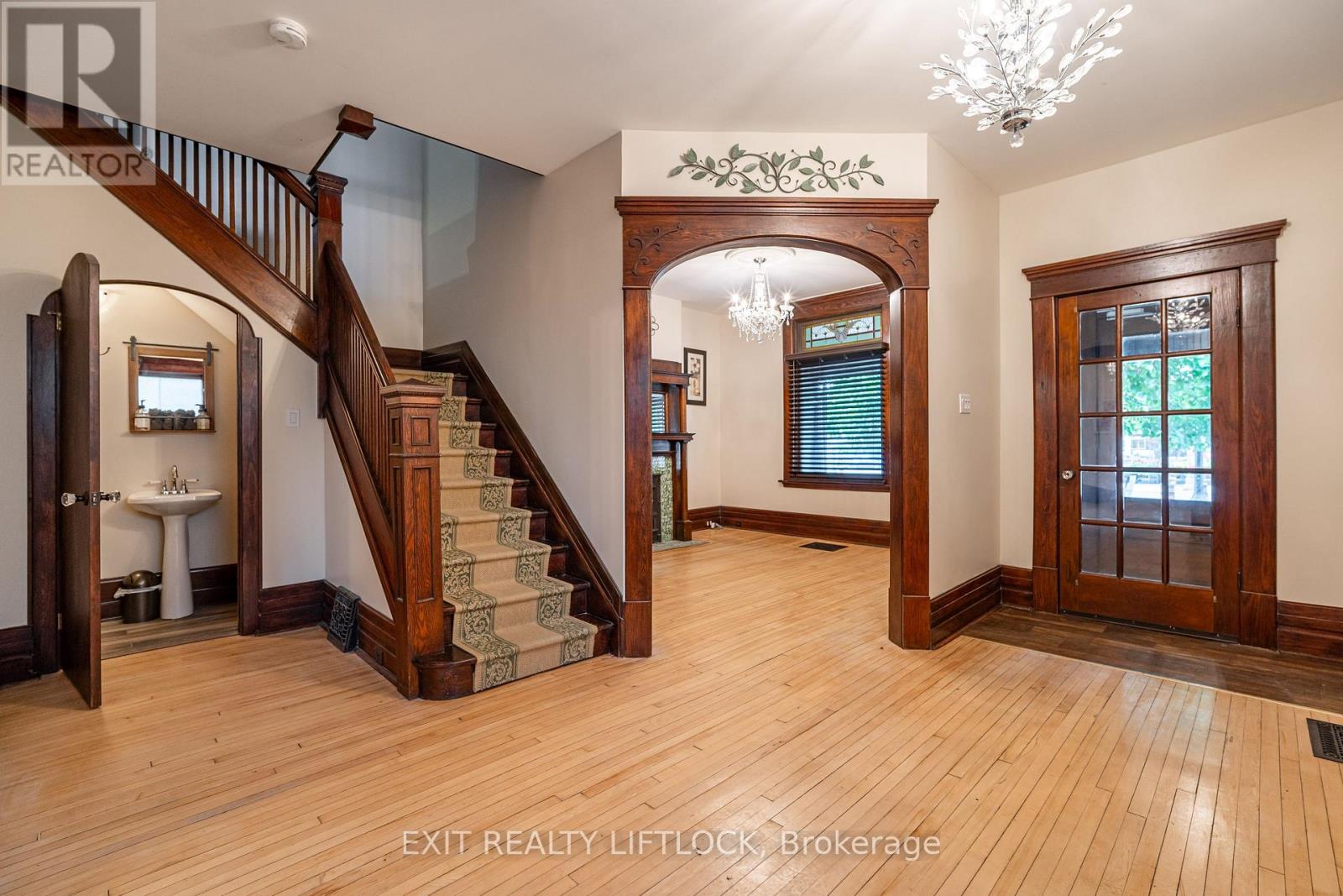 141 Hunter Street E, Peterborough (Ashburnham Ward 4), Ontario  K9H 1G7 - Photo 4 - X12412521
