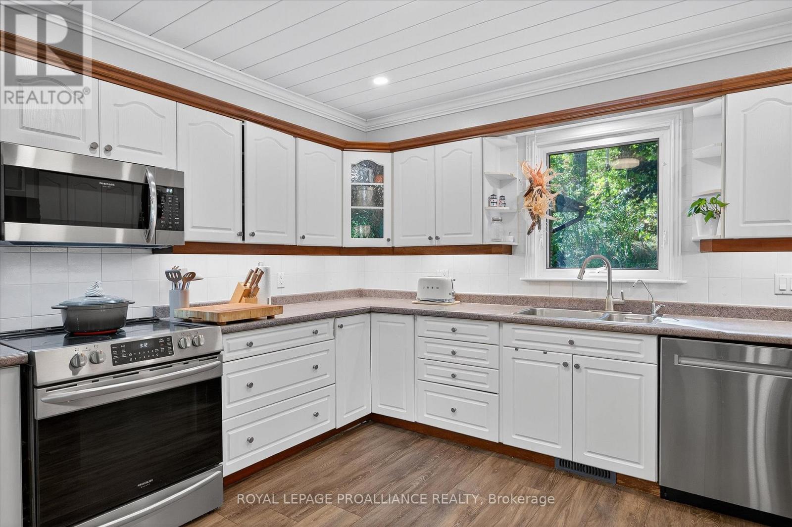 9 Leanne Avenue, Otonabee-South Monaghan, Ontario  K9J 6X8 - Photo 9 - X12412631