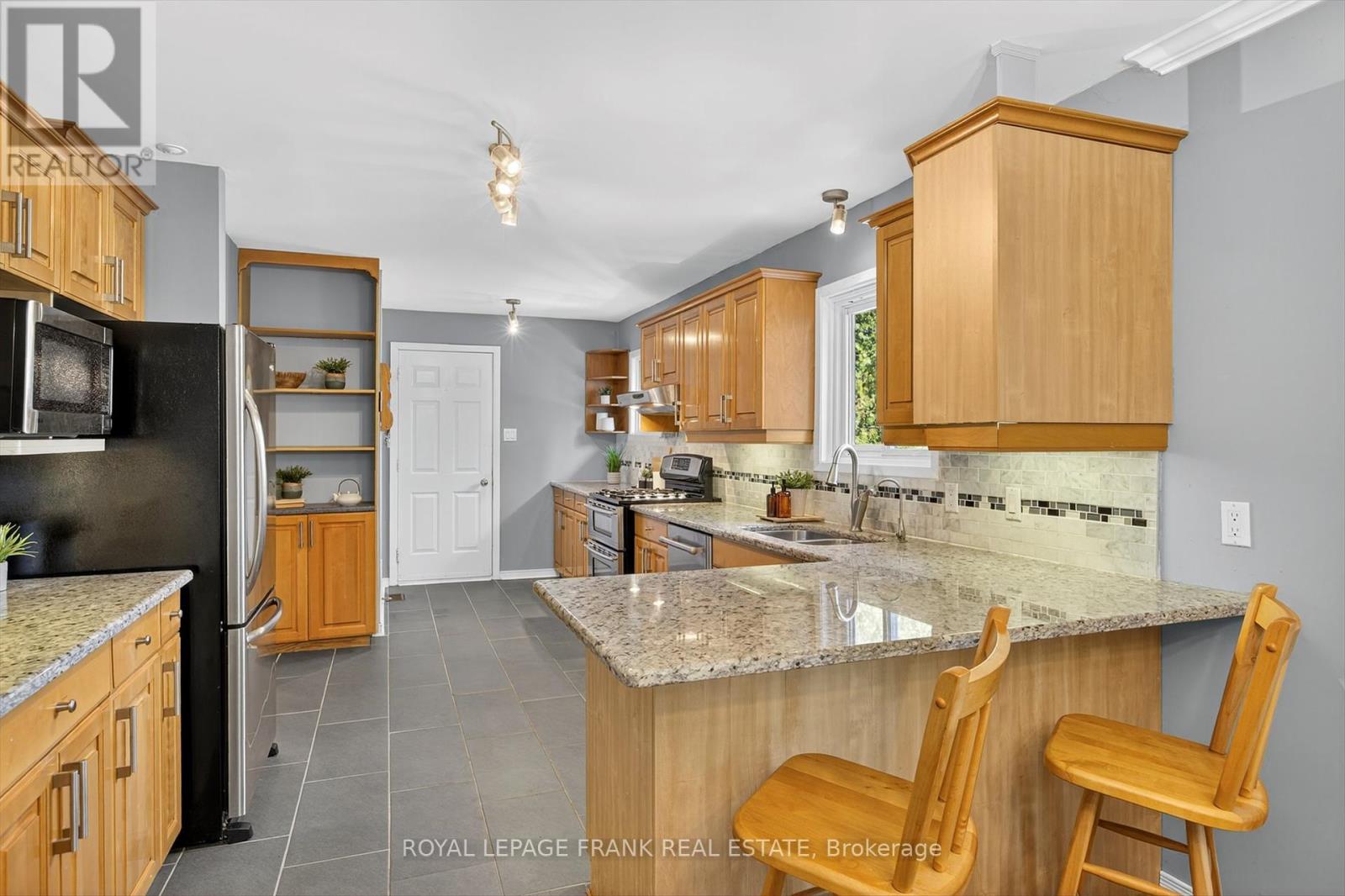 257 Arnott Drive, Selwyn, Ontario  K0L 1T0 - Photo 10 - X12412827