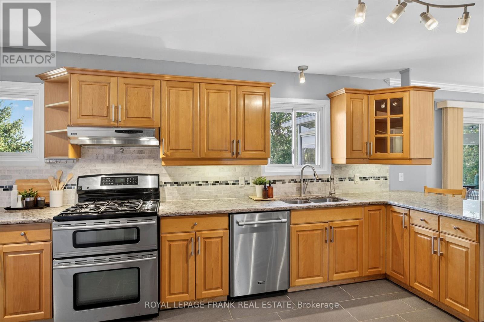 257 Arnott Drive, Selwyn, Ontario  K0L 1T0 - Photo 11 - X12412827