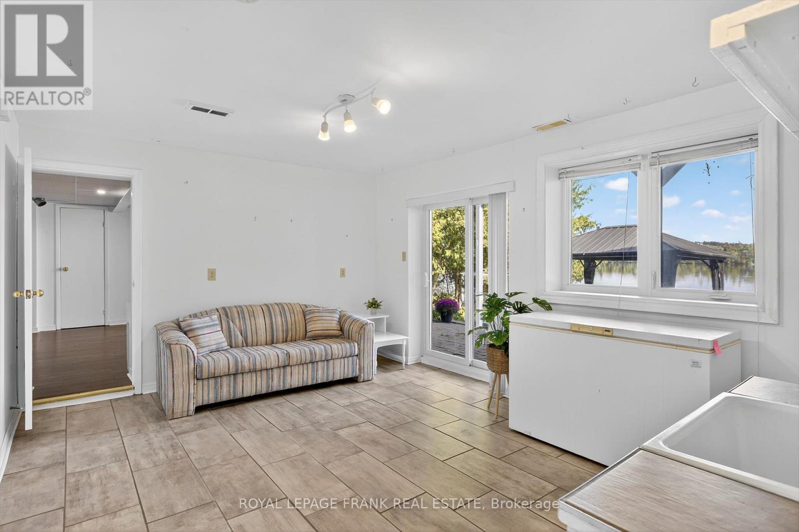 257 Arnott Drive, Selwyn, Ontario  K0L 1T0 - Photo 27 - X12412827