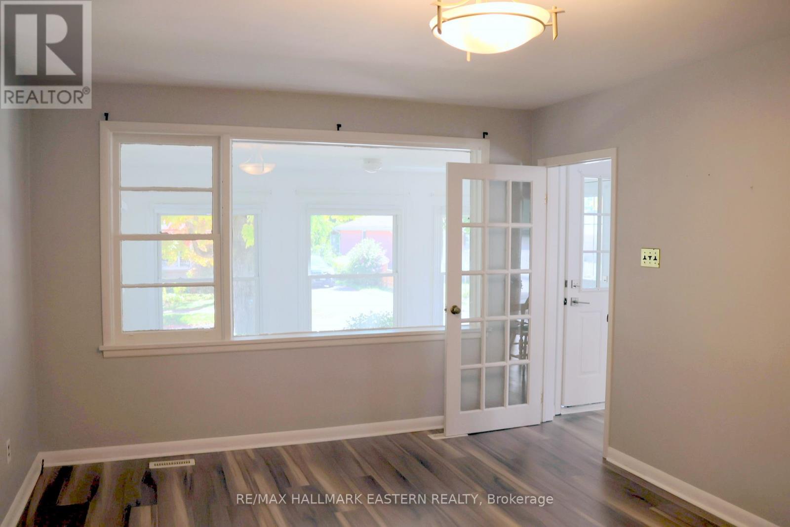 226 Lee Street, Peterborough (Northcrest Ward 5), Ontario  K9H 5N9 - Photo 10 - X12413387
