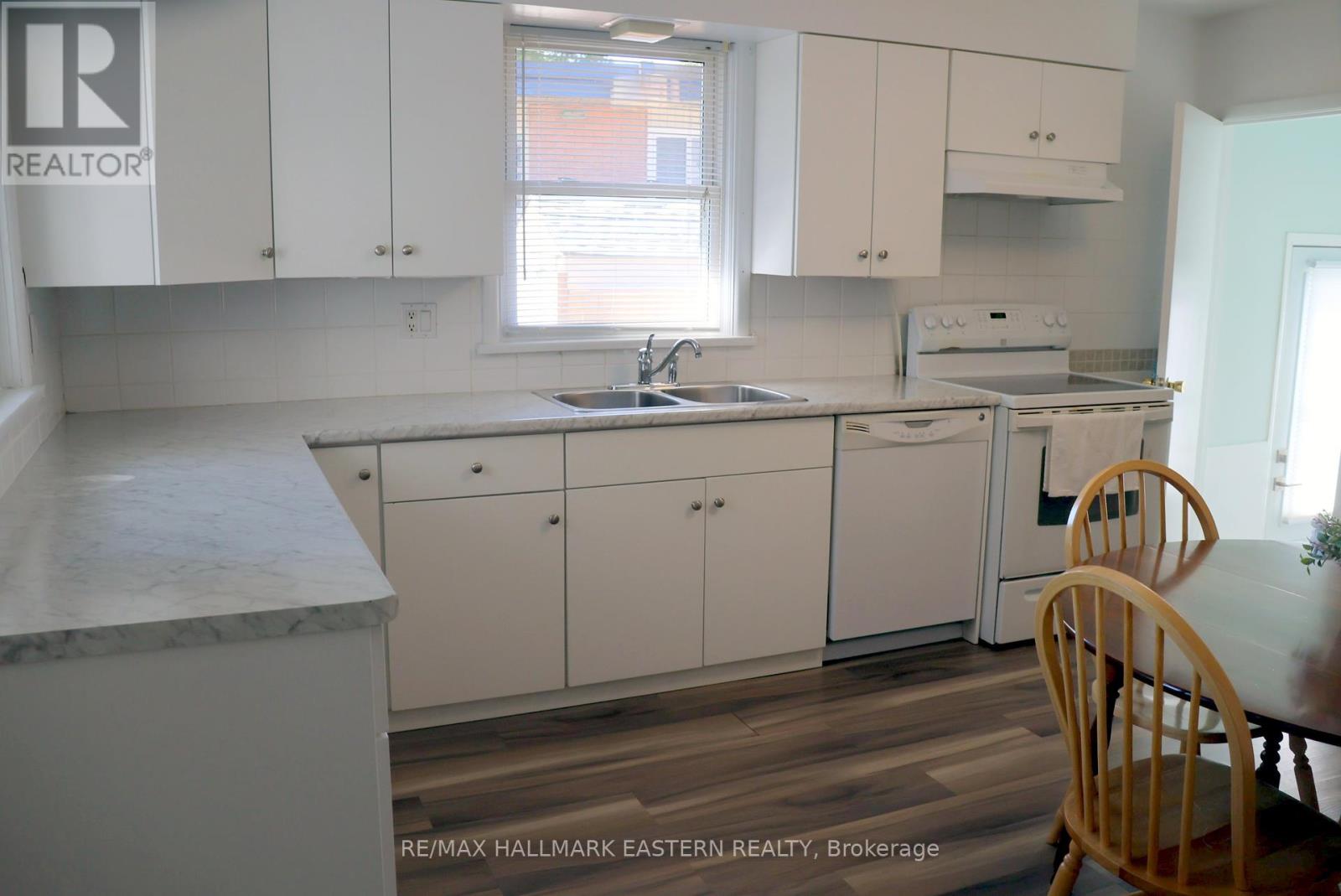 226 Lee Street, Peterborough (Northcrest Ward 5), Ontario  K9H 5N9 - Photo 13 - X12413387