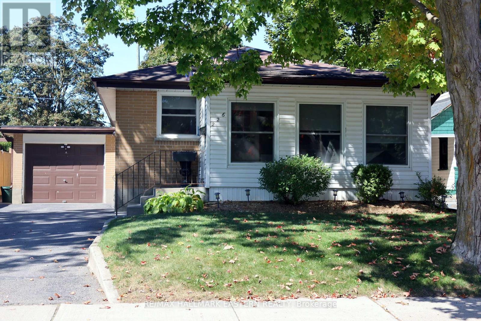 226 Lee Street, Peterborough (Northcrest Ward 5), Ontario  K9H 5N9 - Photo 2 - X12413387
