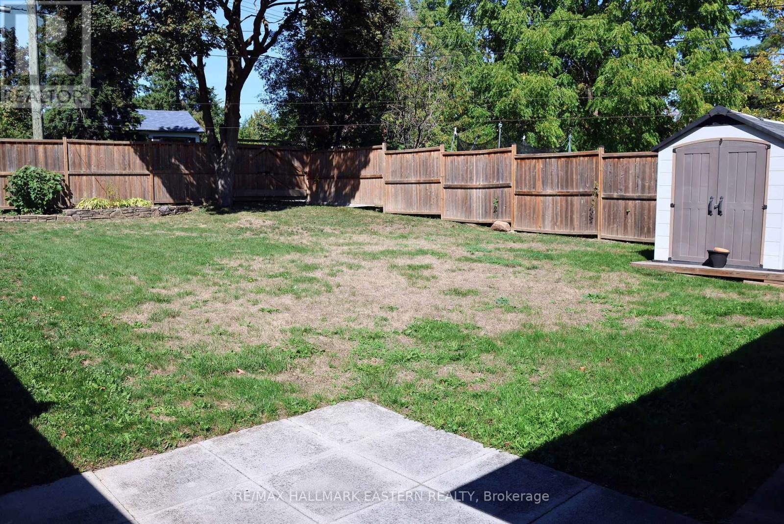 226 Lee Street, Peterborough (Northcrest Ward 5), Ontario  K9H 5N9 - Photo 4 - X12413387