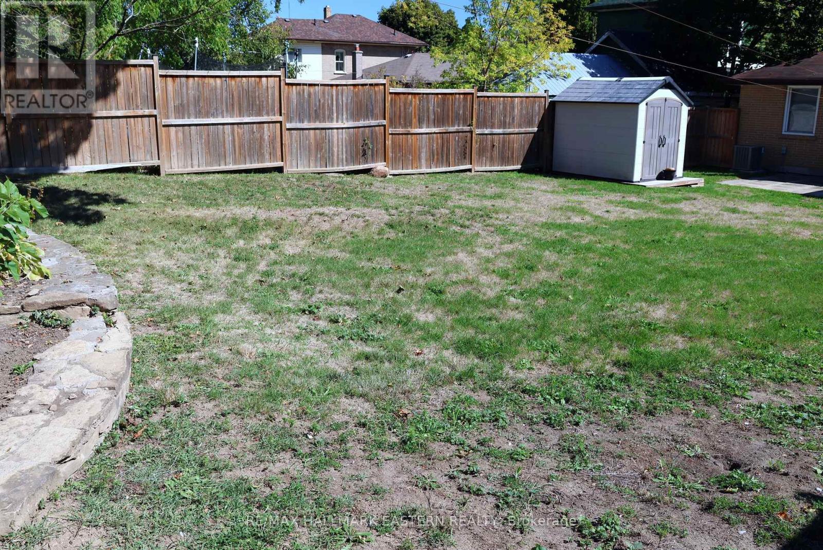 226 Lee Street, Peterborough (Northcrest Ward 5), Ontario  K9H 5N9 - Photo 5 - X12413387