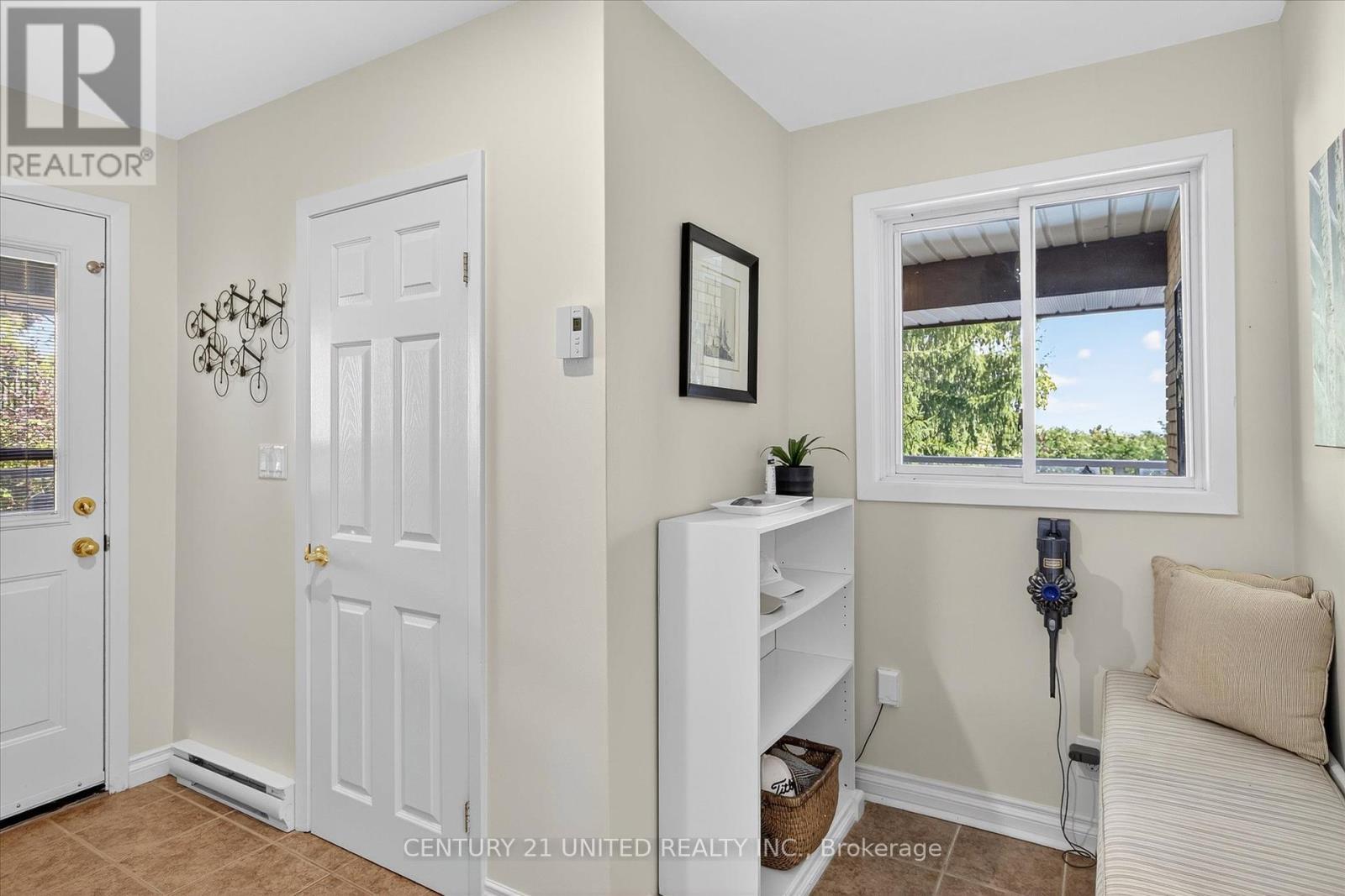 8 Oakwood Crescent, Peterborough (Monaghan Ward 2), Ontario  K9J 1N3 - Photo 21 - X12413641