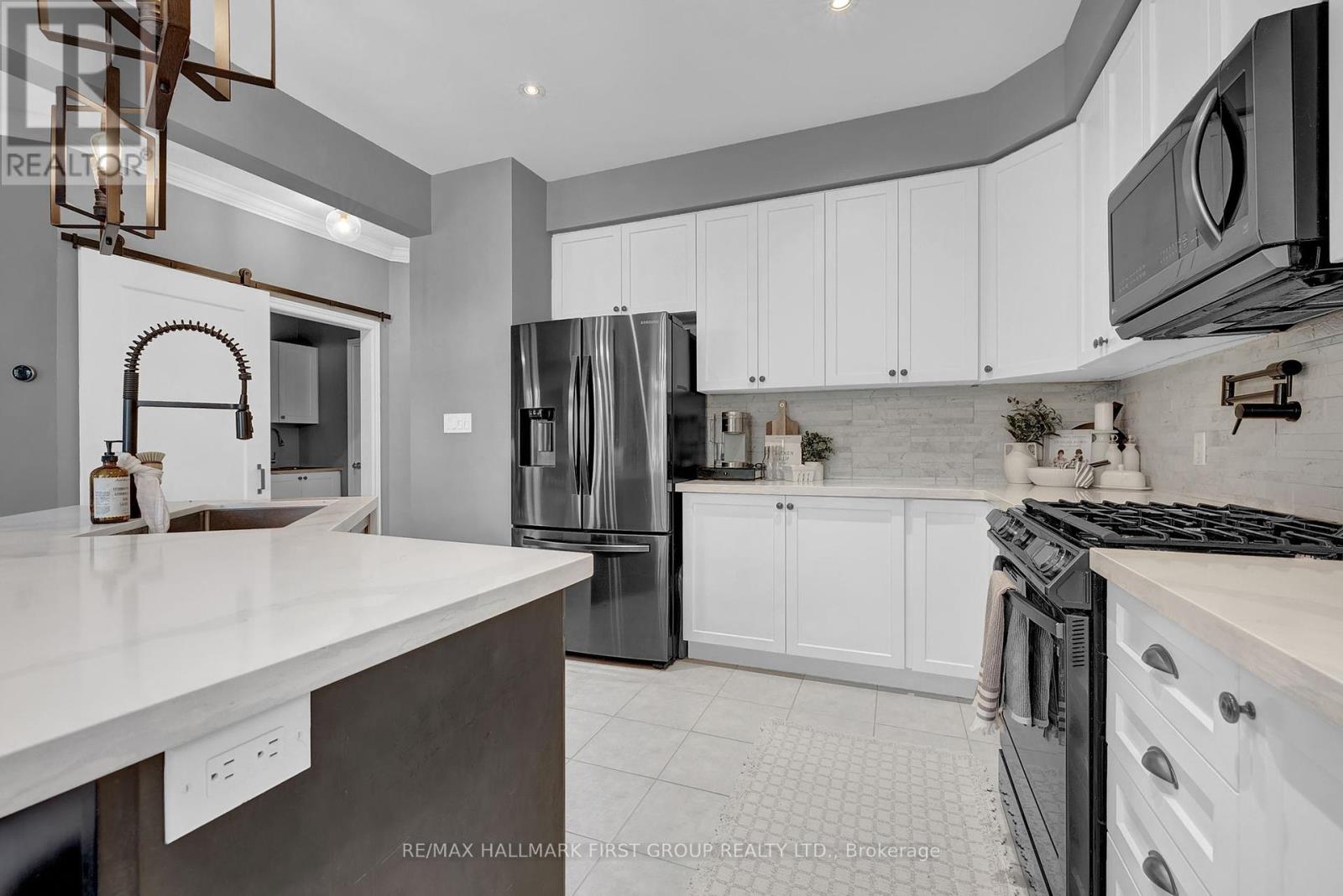 7 Primeau Crescent, Kawartha Lakes (Lindsay), Ontario  K9V 0M6 - Photo 10 - X12414497