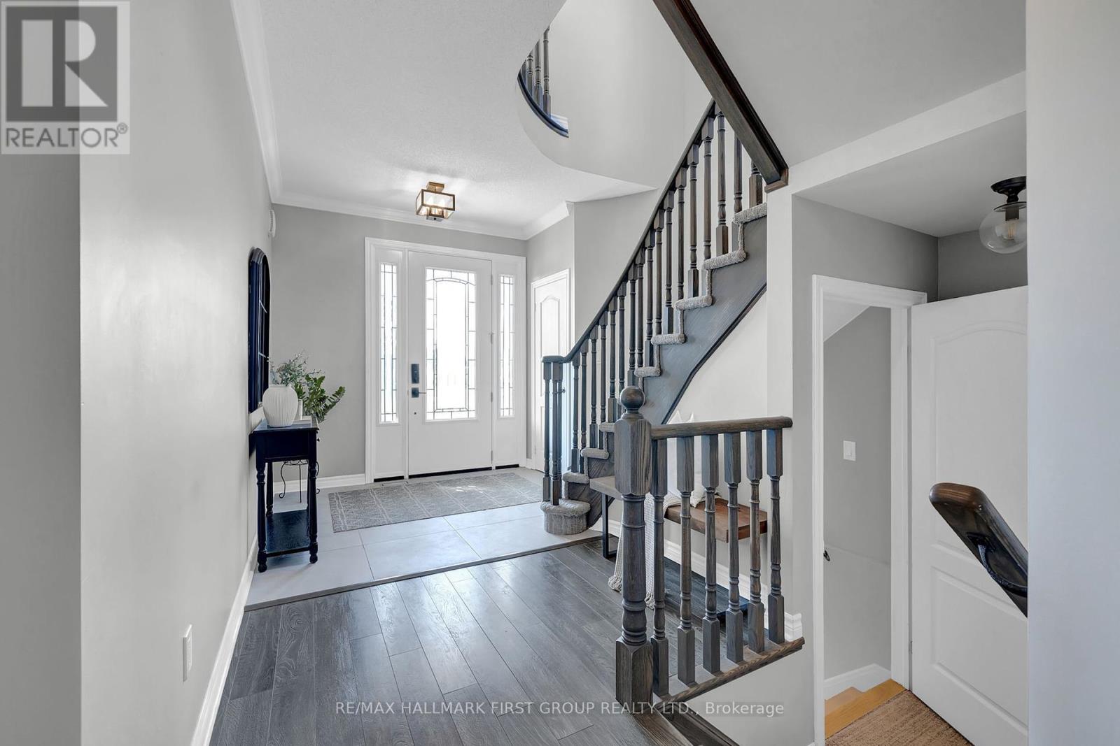 7 Primeau Crescent, Kawartha Lakes (Lindsay), Ontario  K9V 0M6 - Photo 4 - X12414497