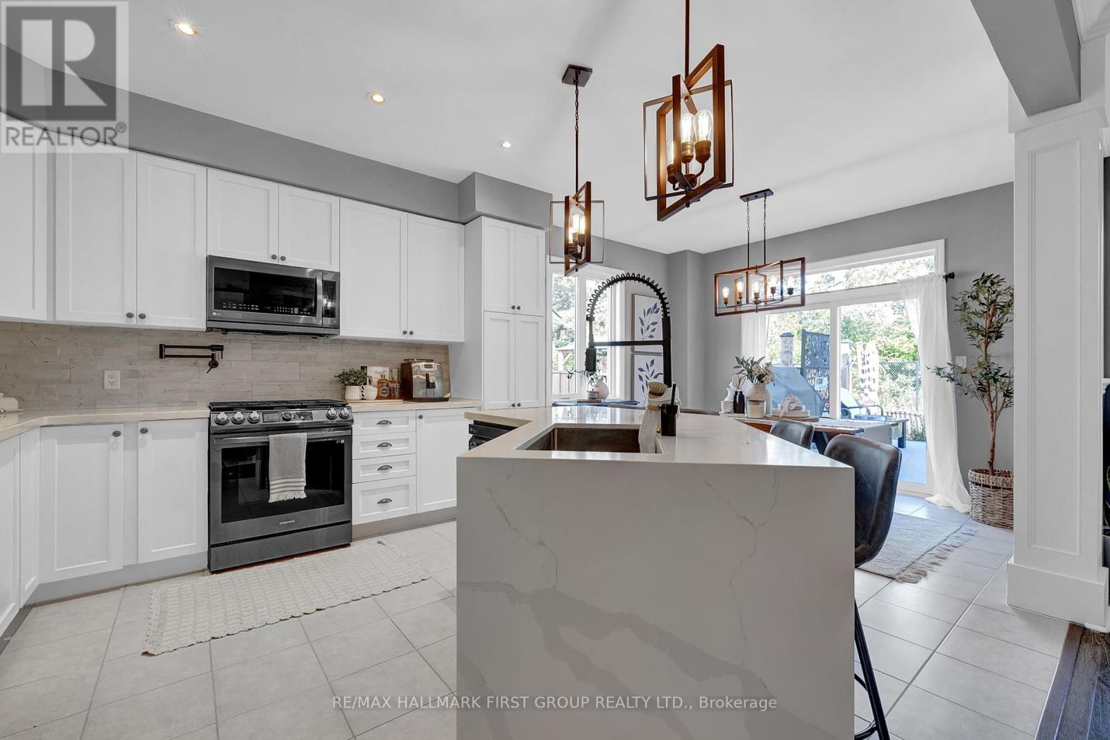 7 Primeau Crescent, Kawartha Lakes (Lindsay), Ontario  K9V 0M6 - Photo 5 - X12414497