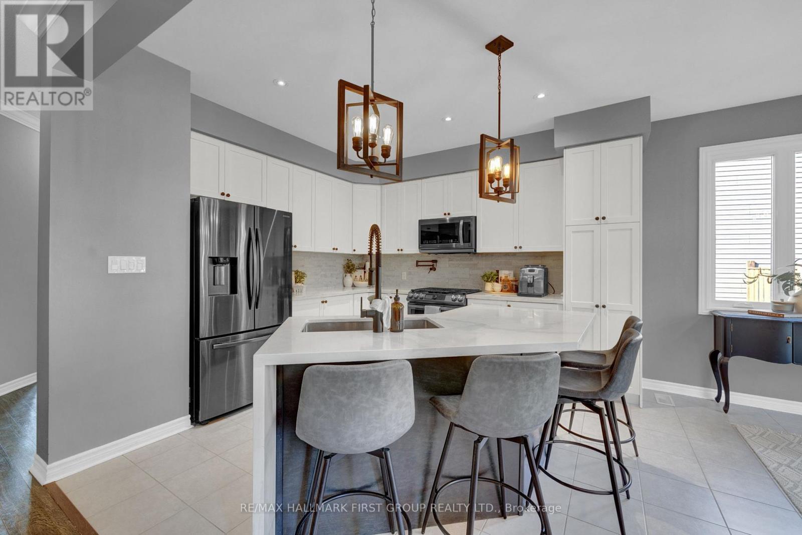 7 Primeau Crescent, Kawartha Lakes (Lindsay), Ontario  K9V 0M6 - Photo 6 - X12414497