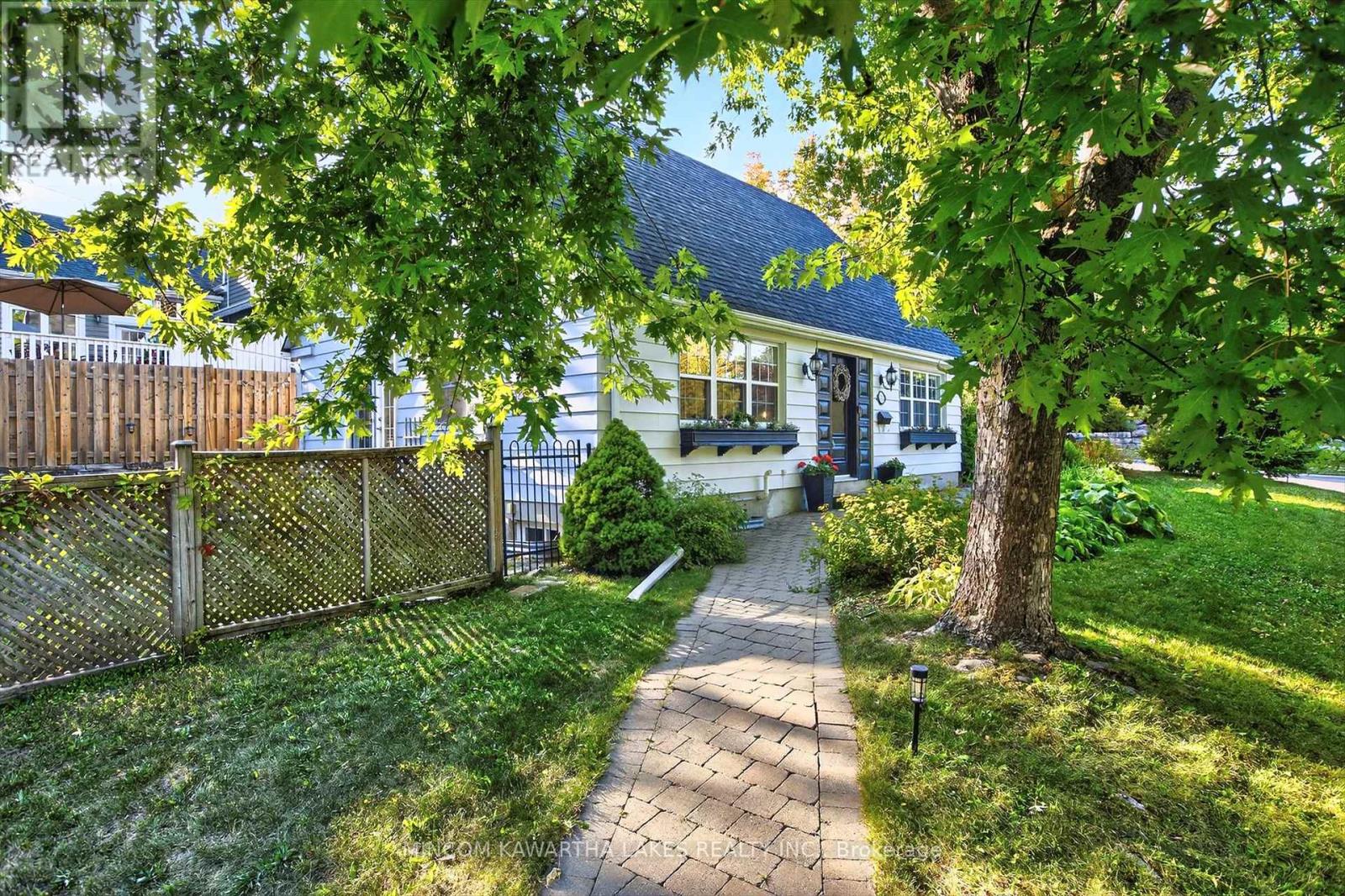 375 Albertus Avenue, Peterborough (Town Ward 3), Ontario  K9J 5Z7 - Photo 3 - X12414917