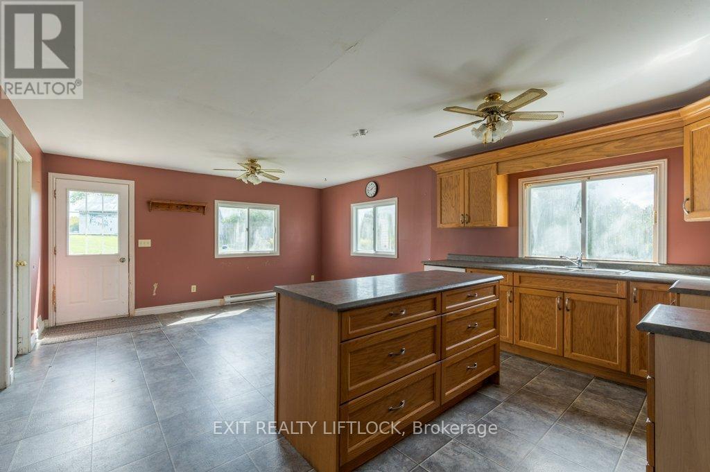 194 County Rd 10, Cavan Monaghan (Cavan Twp), Ontario  L0A 1G0 - Photo 6 - X12415738