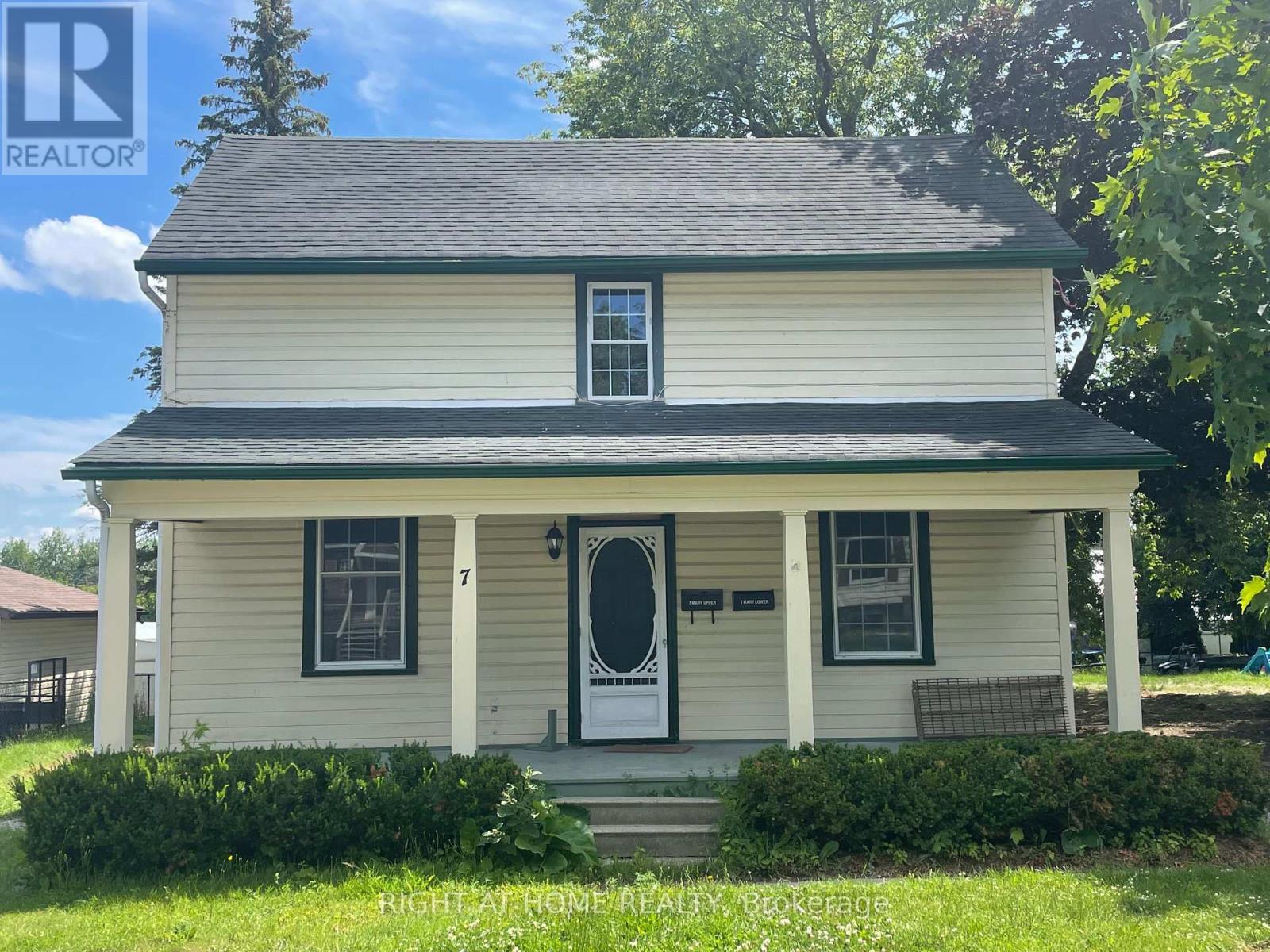 Lower Unit - 7 Mary Street E, Kawartha Lakes (Lindsay), Ontario  K9V 1V1 - Photo 1 - X12417635