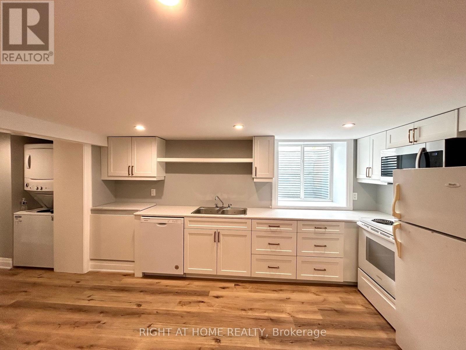 Lower Unit - 7 Mary Street E, Kawartha Lakes (Lindsay), Ontario  K9V 1V1 - Photo 3 - X12417635