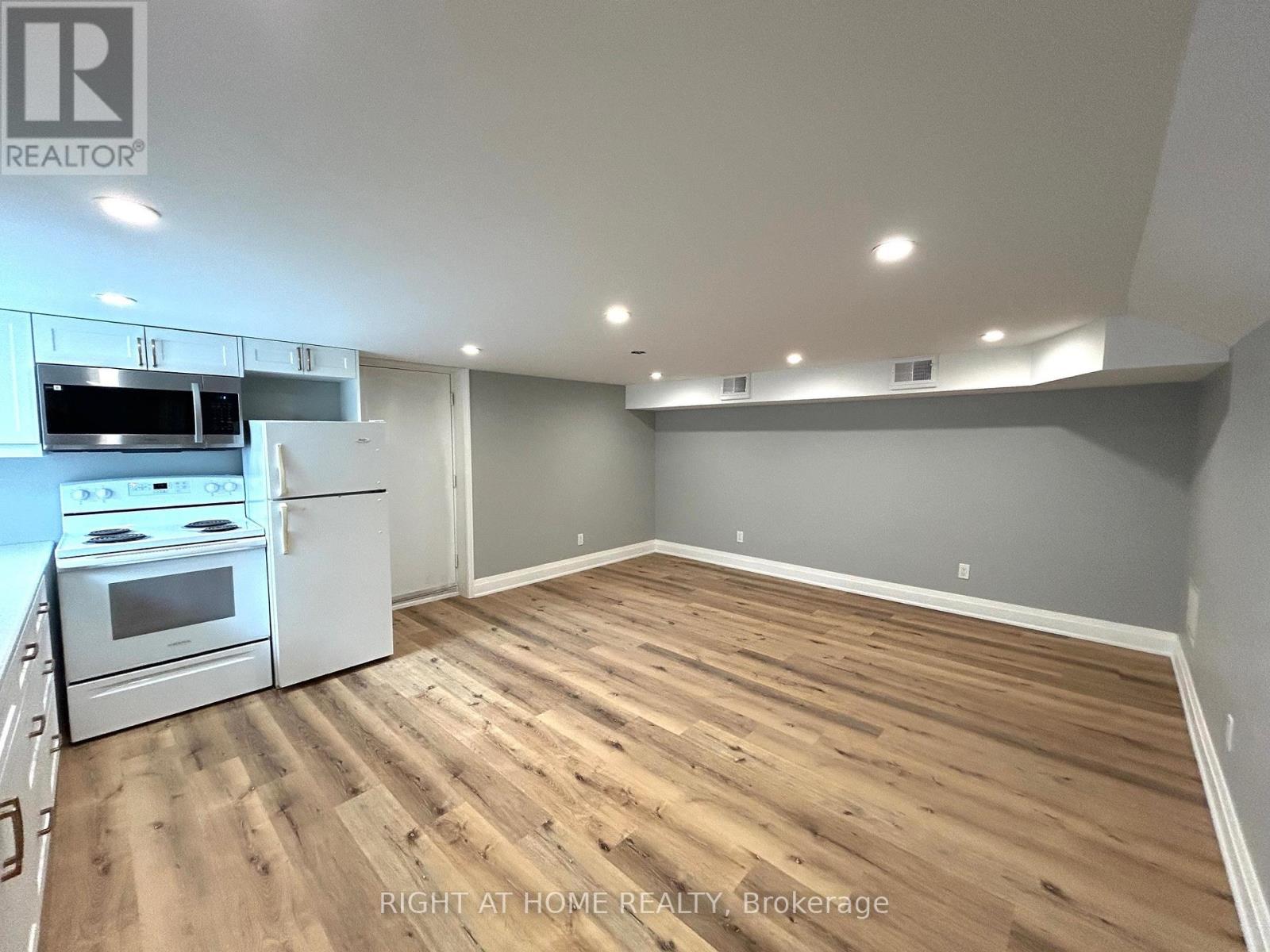 Lower Unit - 7 Mary Street E, Kawartha Lakes (Lindsay), Ontario  K9V 1V1 - Photo 4 - X12417635