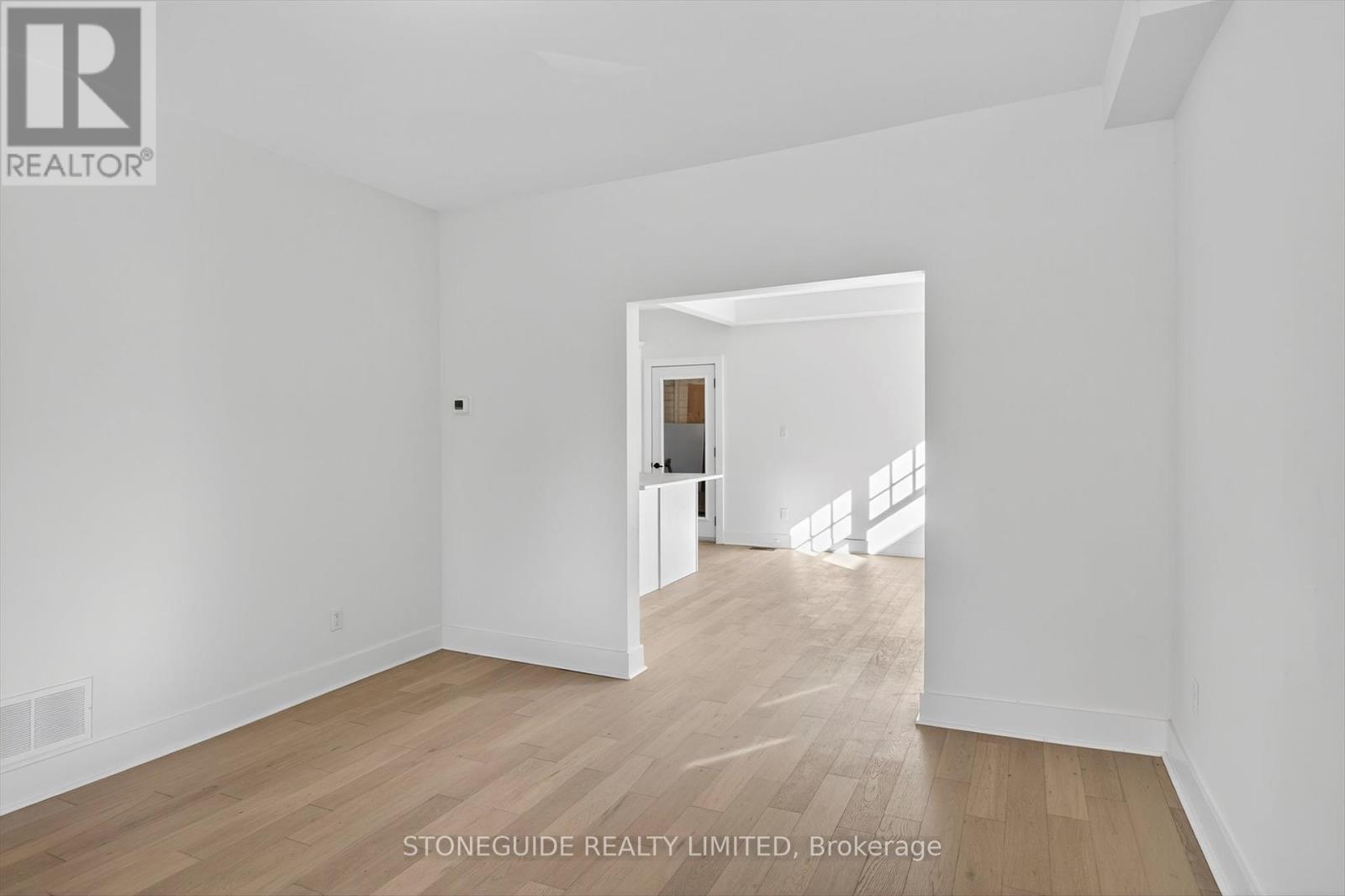 550 Bolivar Street, Peterborough (Town Ward 3), Ontario  K9J 4R8 - Photo 7 - X12417976