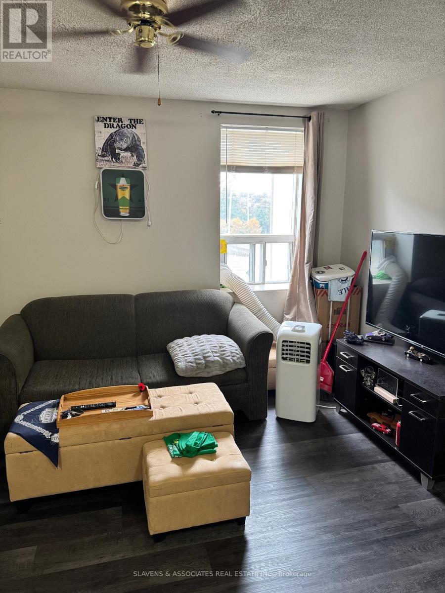 10 - 45 King Avenue W, Clarington (Newcastle), Ontario  L1B 1H2 - Photo 2 - E12418303