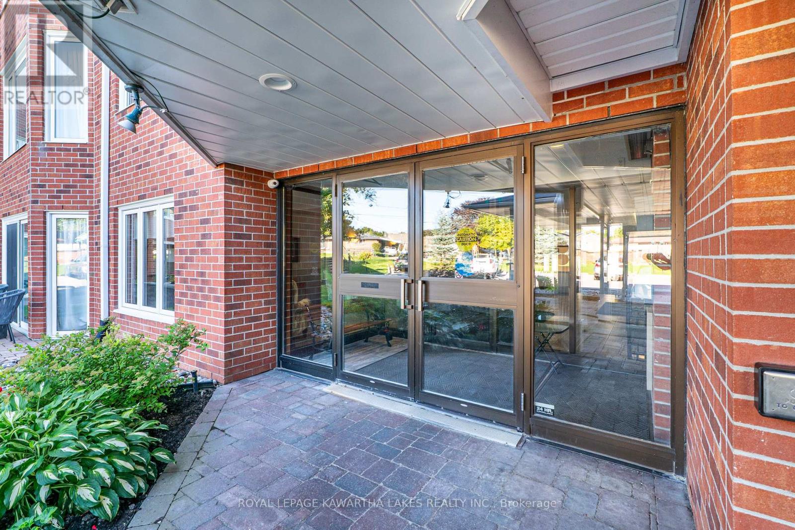 215 - 2 Heritage Way, Kawartha Lakes (Lindsay), Ontario  K9V 5P5 - Photo 4 - X12418440