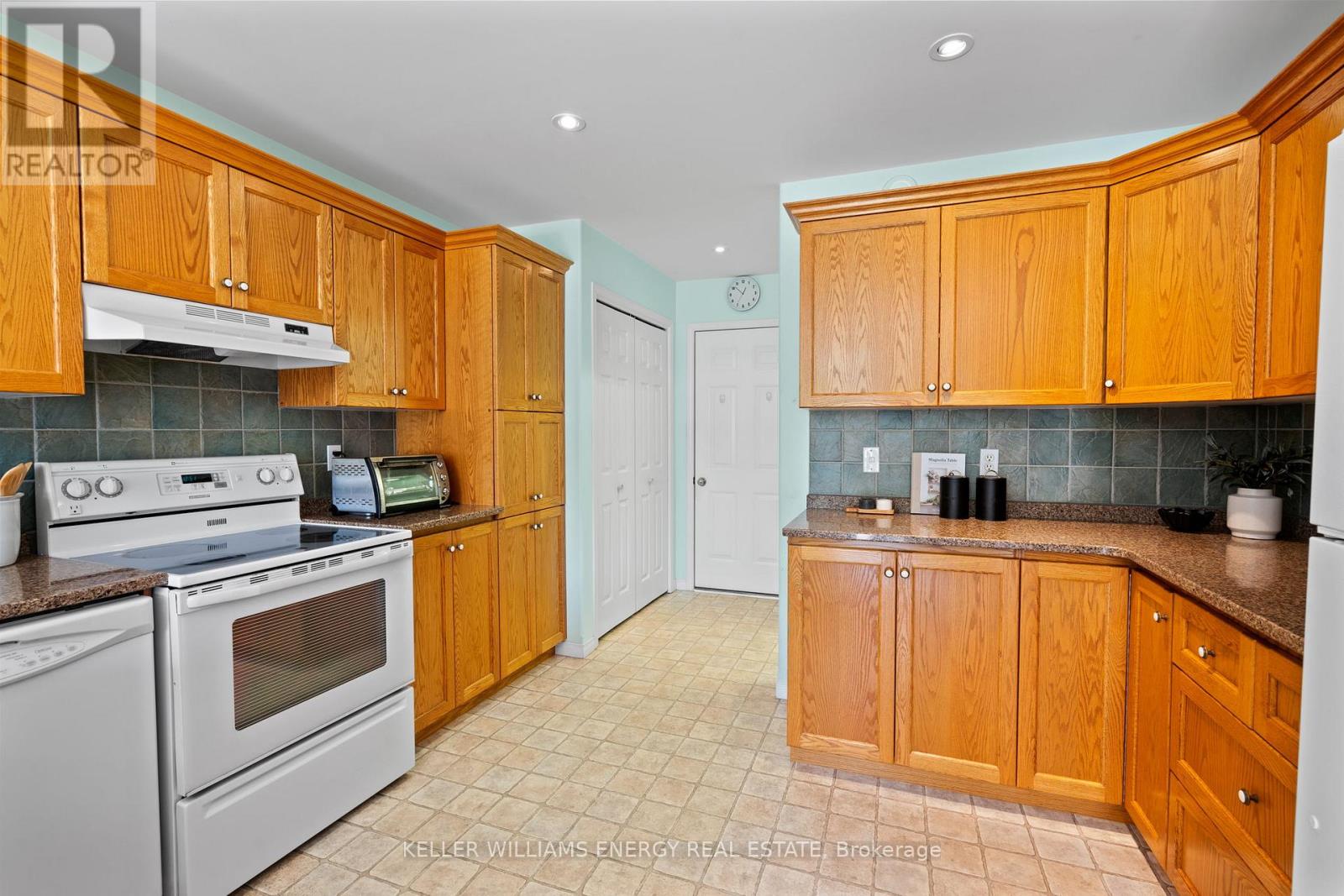 5 Fortye Gate, Peterborough (Otonabee Ward 1), Ontario  K9K 2E7 - Photo 24 - X12418660